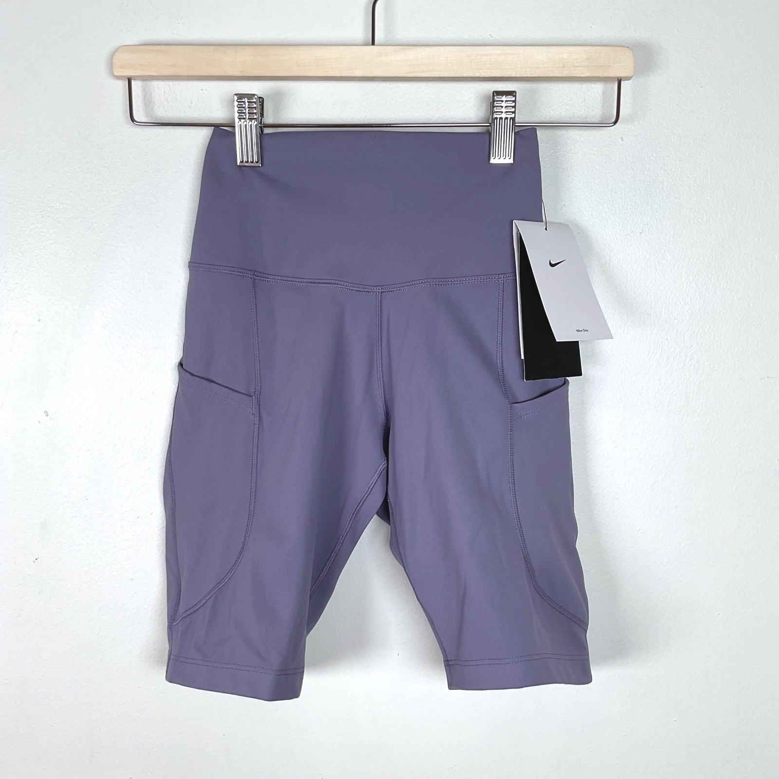 Nike One Training Bike Shorts Womens XS Purple High Rise 8″ Inseam Pocket
