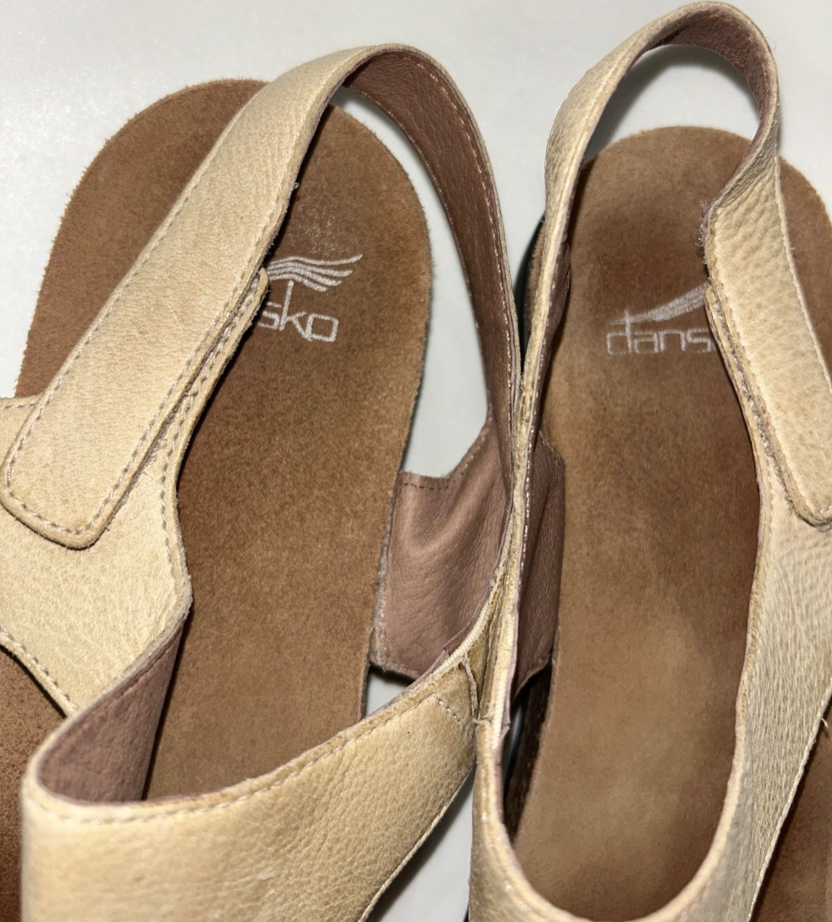 Dansko Reece Women’s Sandals size 41/10 Beige Leather Comfort Flat Thong