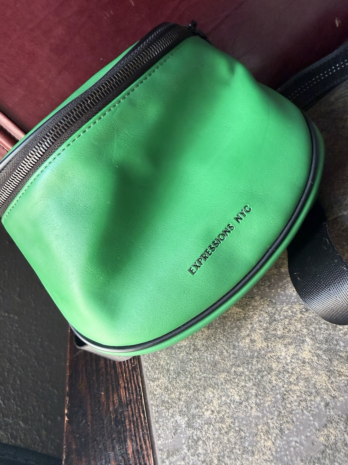 Expressions NYC Green/Black Crossbody Bag Zip Closure Adjustable Strap Pockets