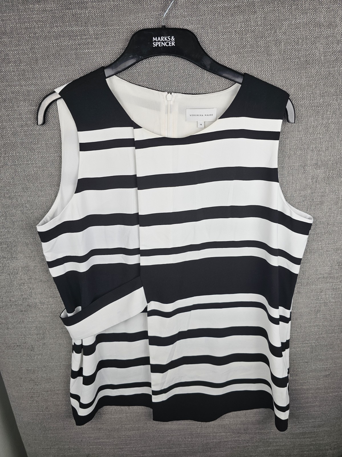 Veronika Maine Black & White Striped Womens Sleeveless Top – Size 16