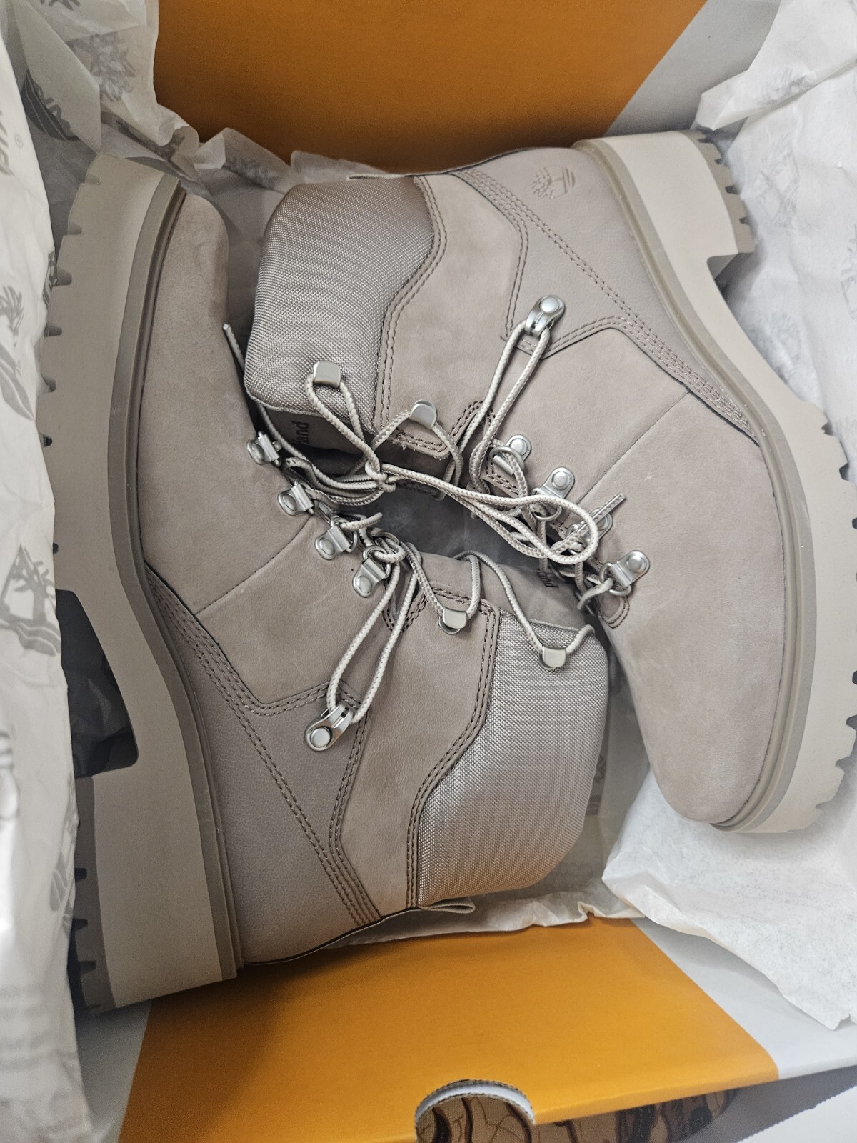 New Timberland Women’s Carnaby Cool Hiker Boots NIB US 10 A8519
