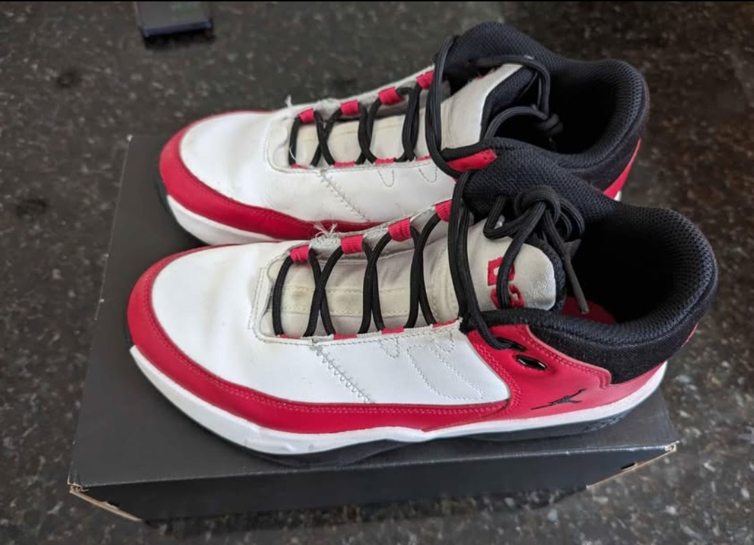 Jordan Max Aura 3 White/Very Berry/Black – Size US6.5Y
