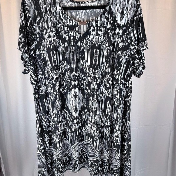 Women’s Cato Black White Batik Geometric Print Tunic Silver Bar Accent 22/24W