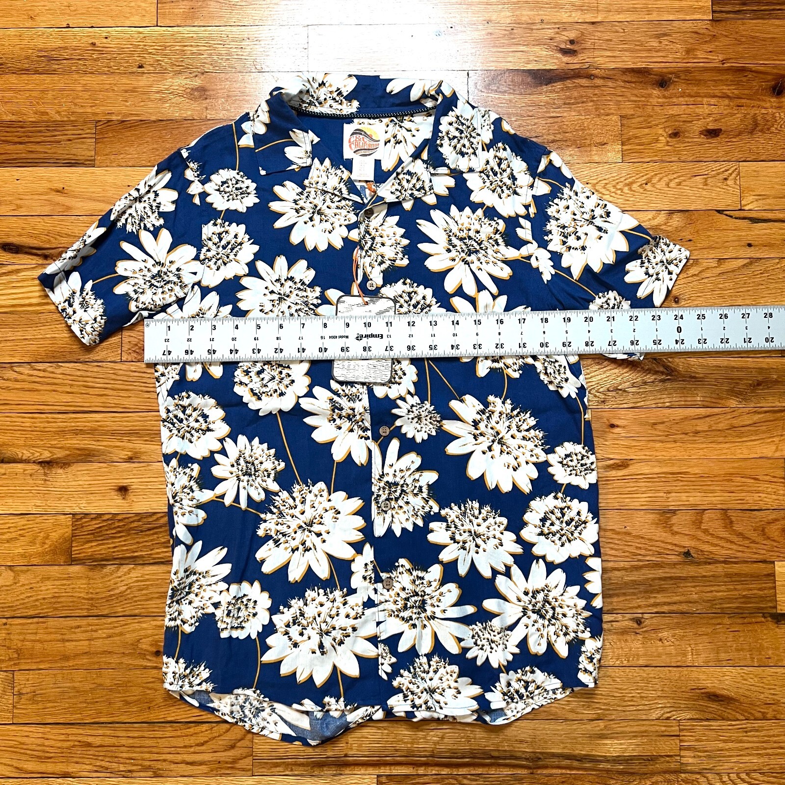 C & C California Short Sleeve Button Down Shirt Floral NWT – Size S – Blue