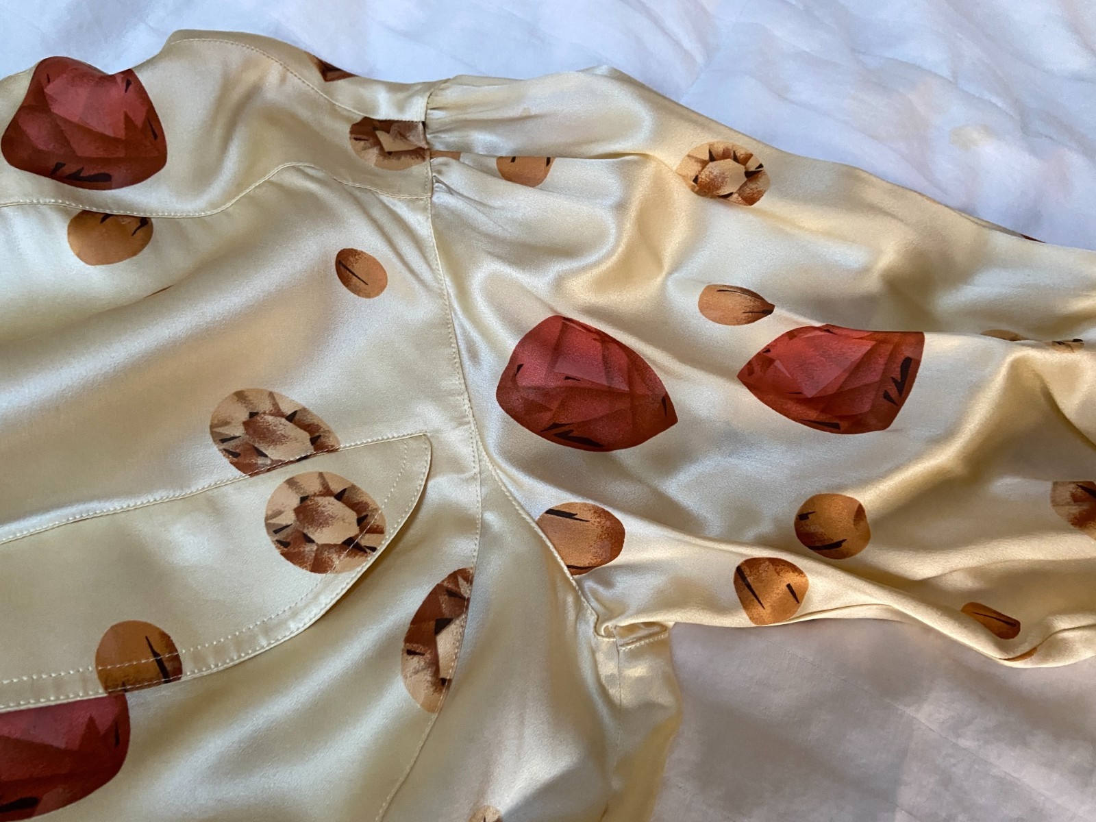 ESCADA SILK BLOUSE IN CREAM GEMSTONE PRINT PLEATED SLEEVE 40 RUNS L WEST GERMANY