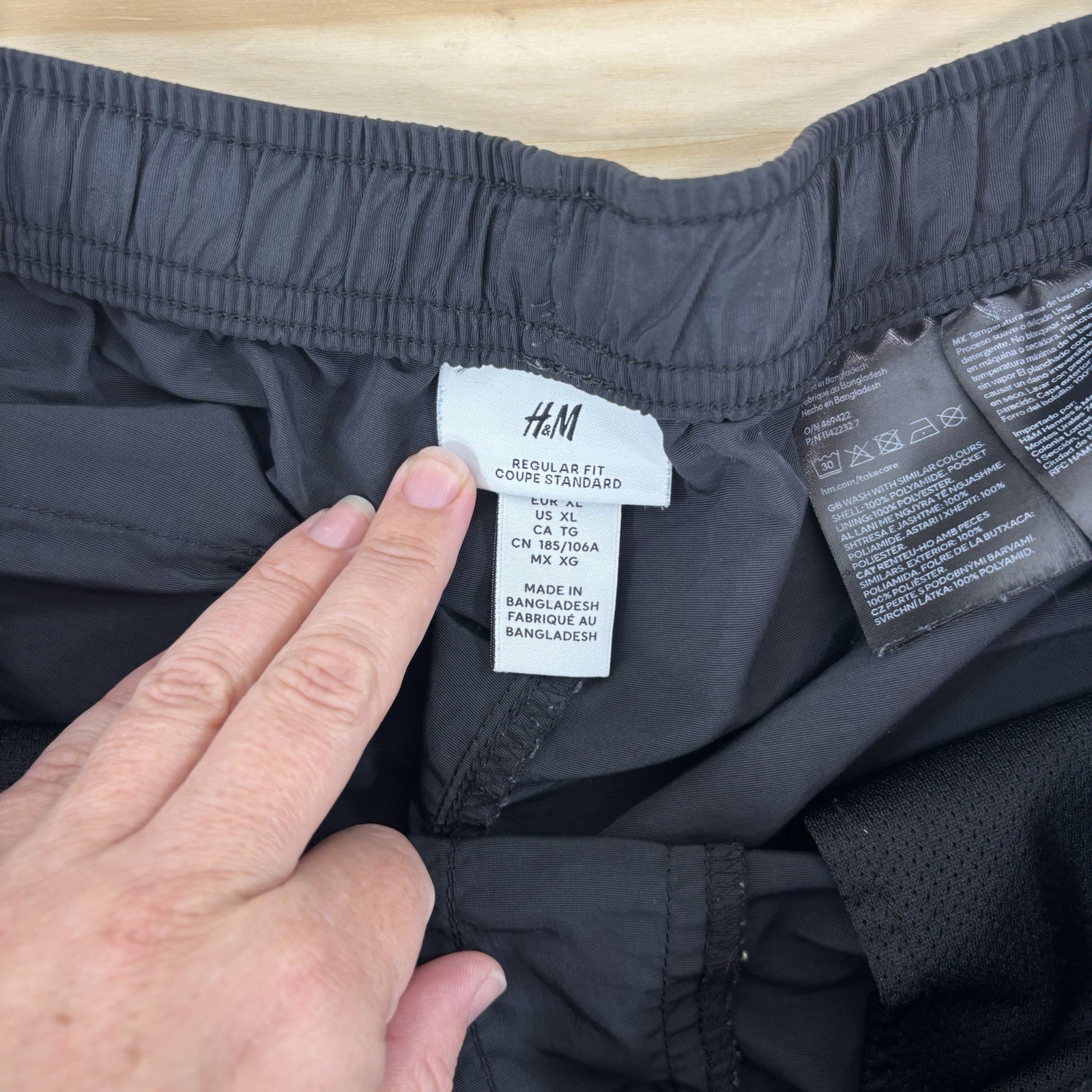 H&M Men’s Black Nylon Pull On Shorts XL Drawstring Zip Pockets Snap Back Pocket