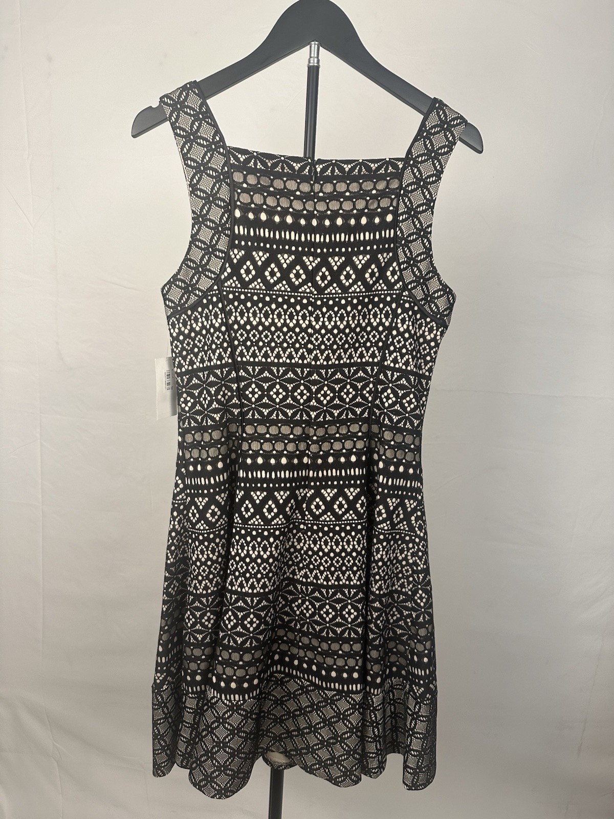 Donna Ricco Black Beige Geometric Lace Fit & Flare Dress V-Neck Size 6 NWT