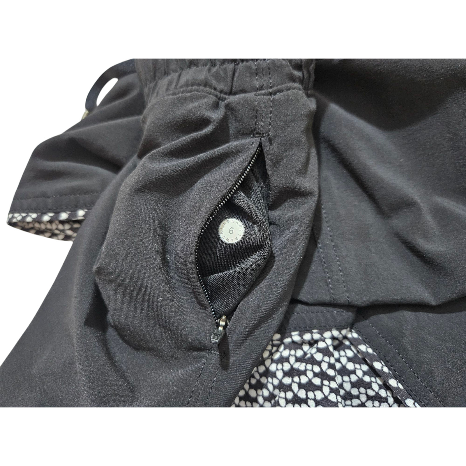 Lululemon womens Choose A Side Short *3″ Black / Monochromic Black shorts size 6