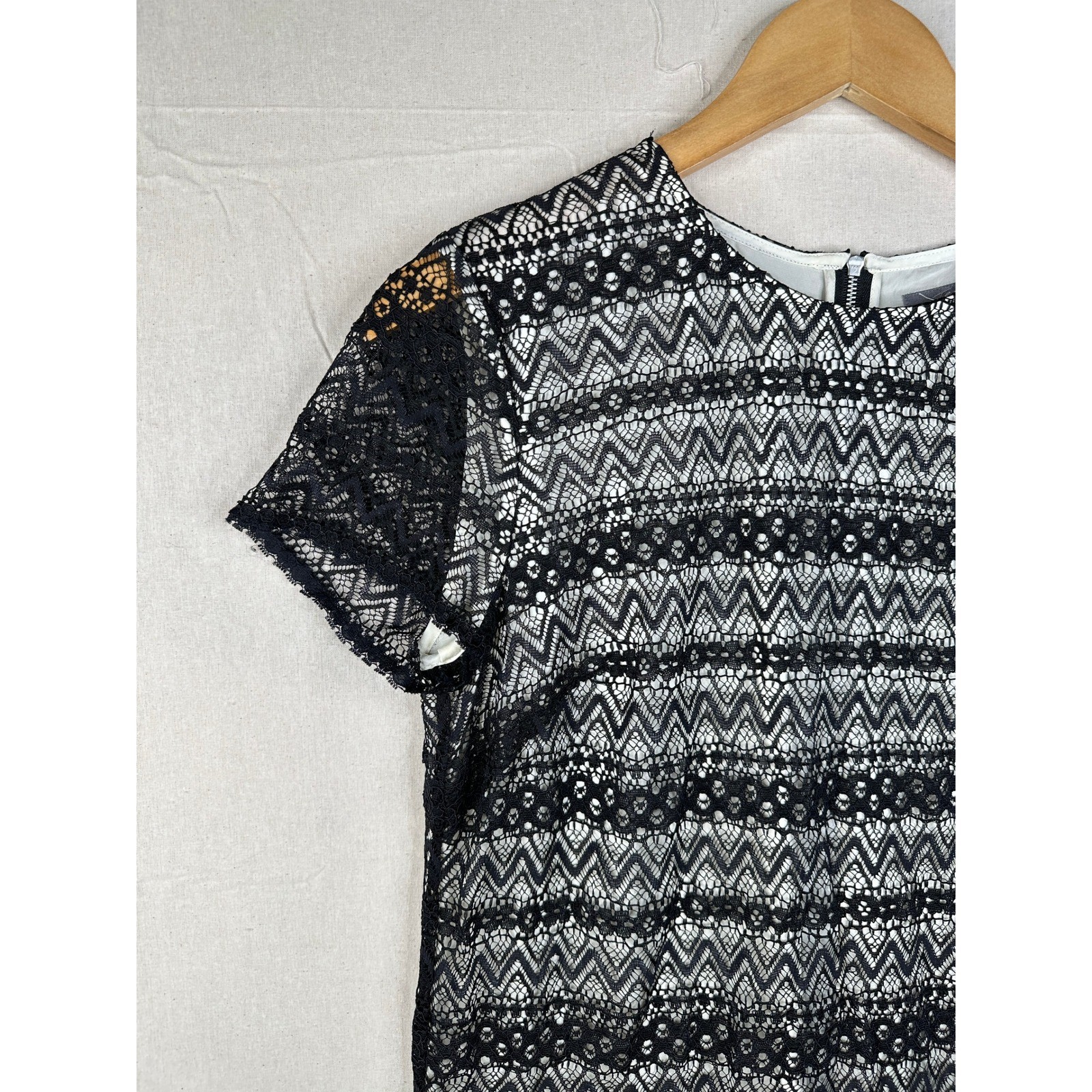 NWT Tegan Women’s Dress Black Lace Overlay Short Sleeve Shift Dress Size 6