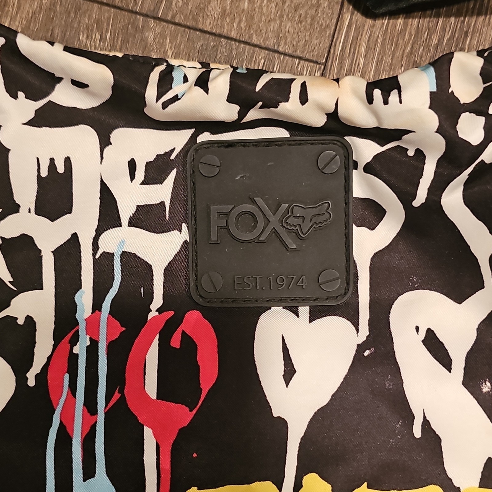FOX Graffiti Print Hobo Shoulder Bag Zip Closure Pockets Pouch Multicolor