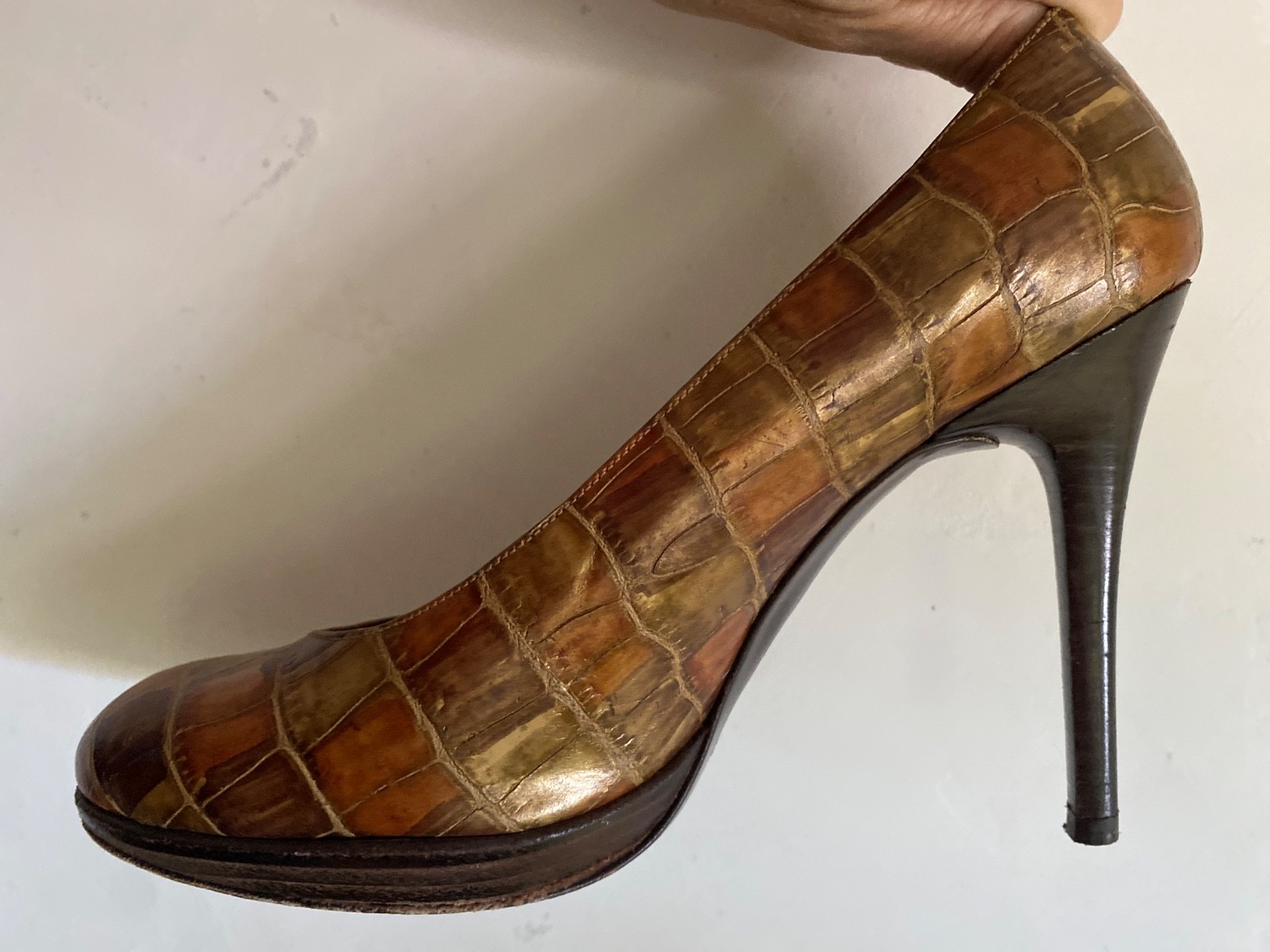 Stuart Weitzman Leather 4.5” Stiletto Platform Heels Bronze Croc Embossed 8.5