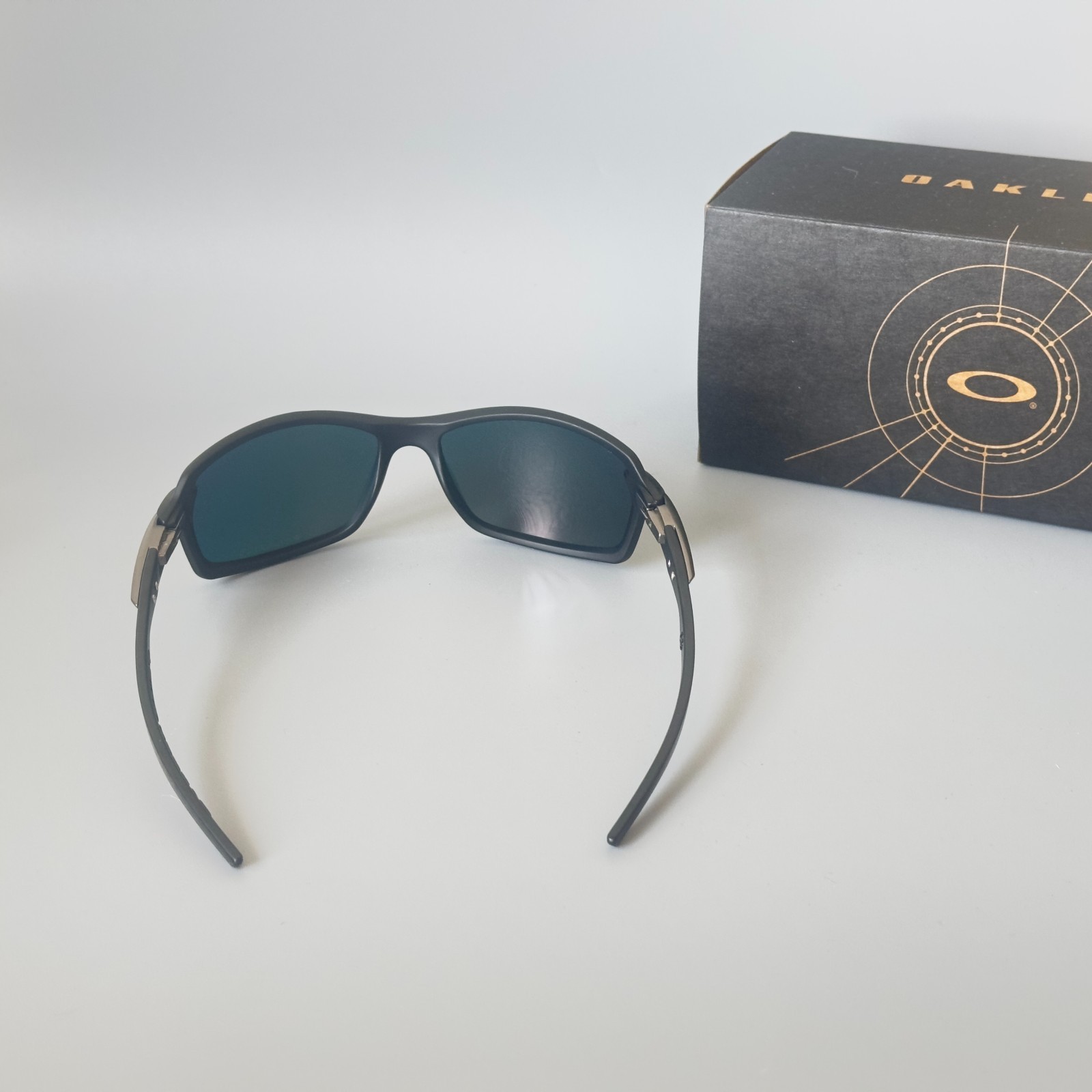 Oakley Carbon Shift OO9302 Matte Black Red Lens Sunglasses Carbon Fiber