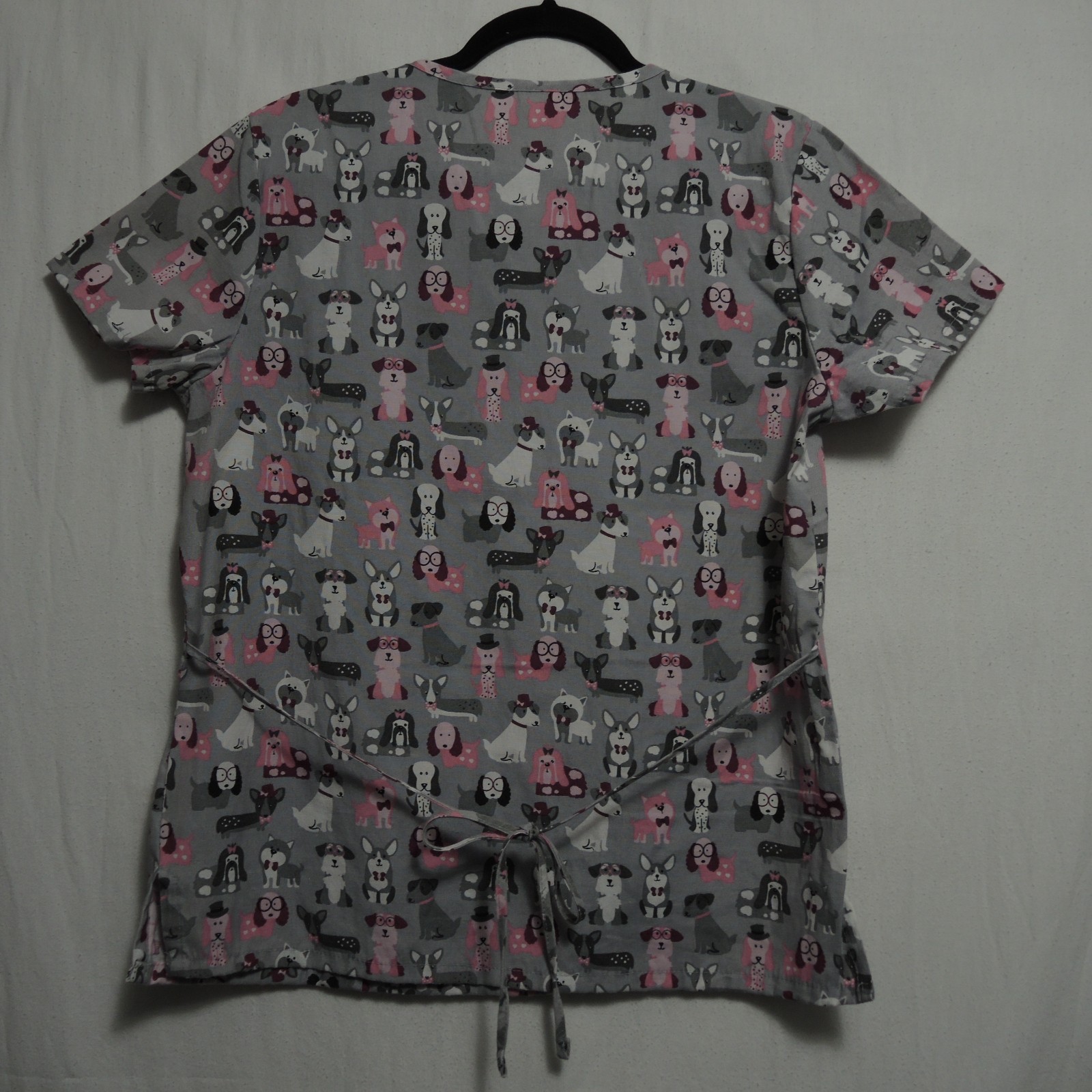 All Over Dog Print Scrub Top Gray & Pink 2 Pockets Ties in Back Size Medium