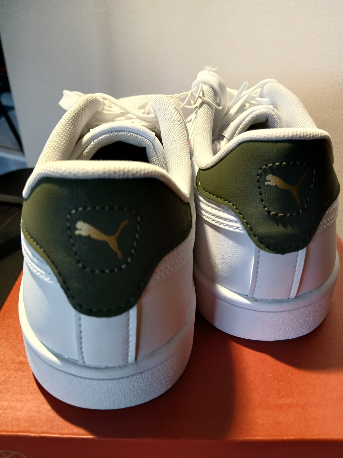 NEW w/BOX! PUMA ACE COURT SNEAKERS ~~ MEN’S SZ US 10/ UK 9 * * FREE SHIPPING