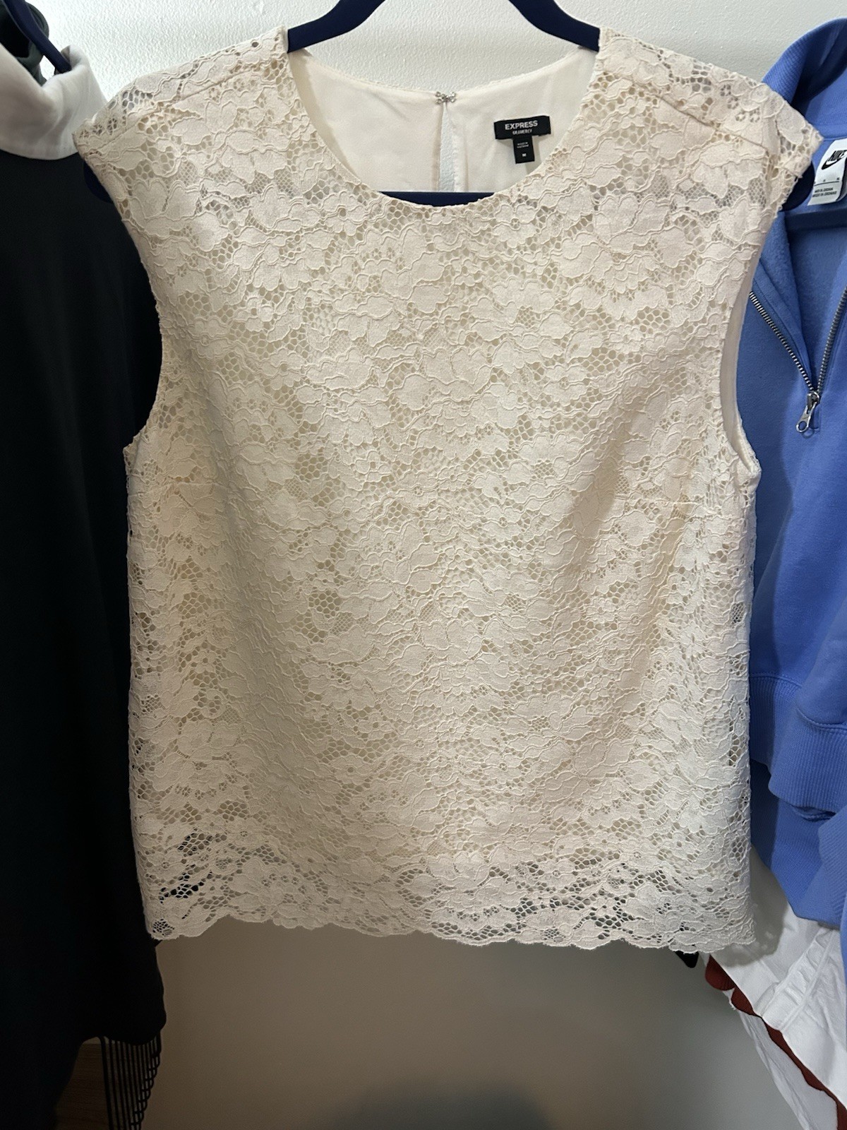 Express Gramercy Ivory Floral Lace Lined Scoop Neck Sleeveless Blouse Size M