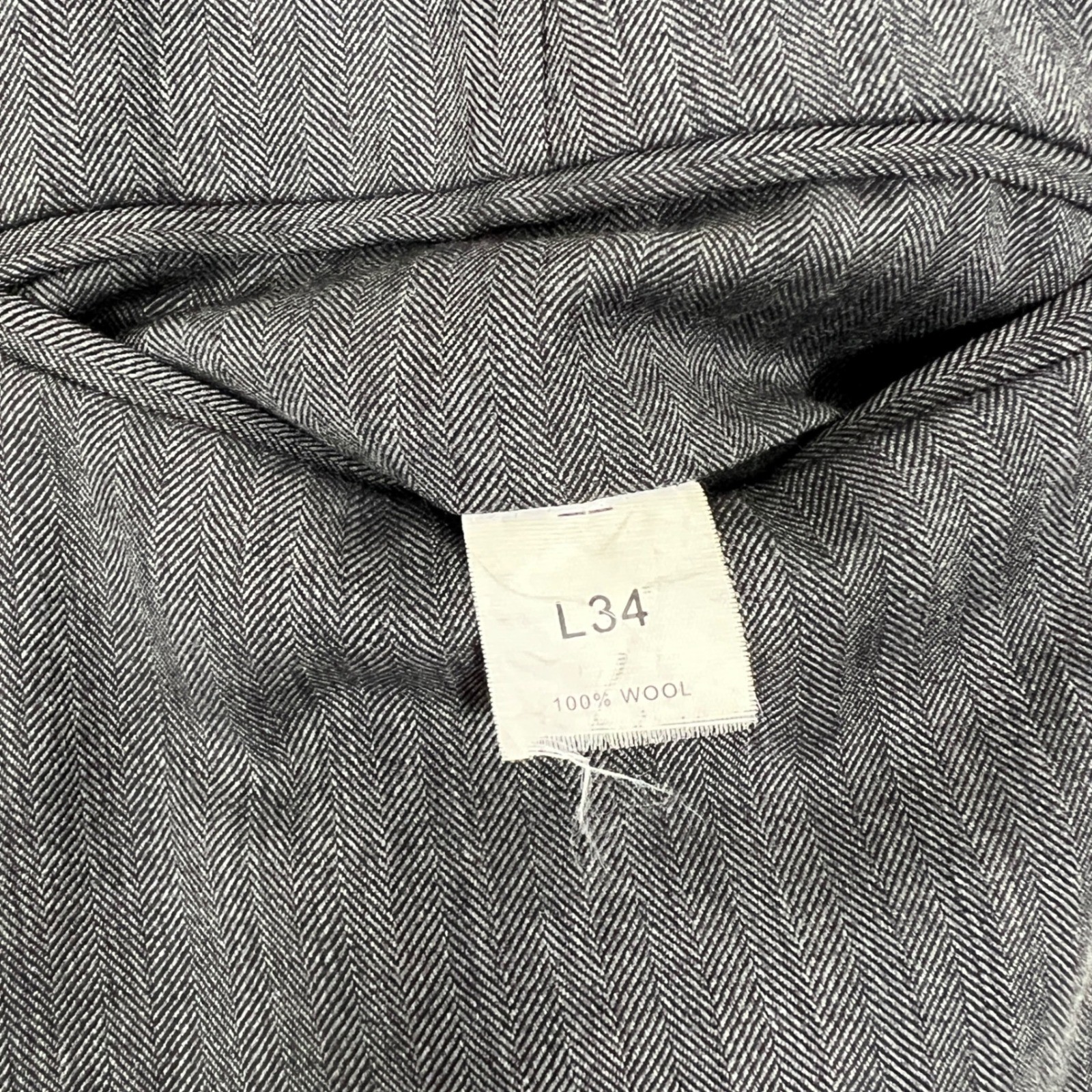Jos A Bank Mens Charcoal Gray Herringbone Suit 2 Piece 2 Button Jacket Pants L40