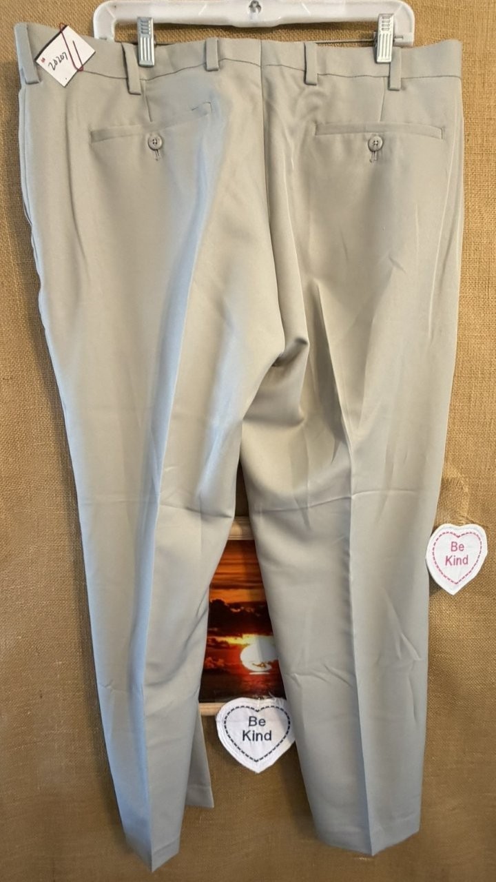 NWT Louis Raphael Tailored modern fit W38 L32 solid flat zipper button closure