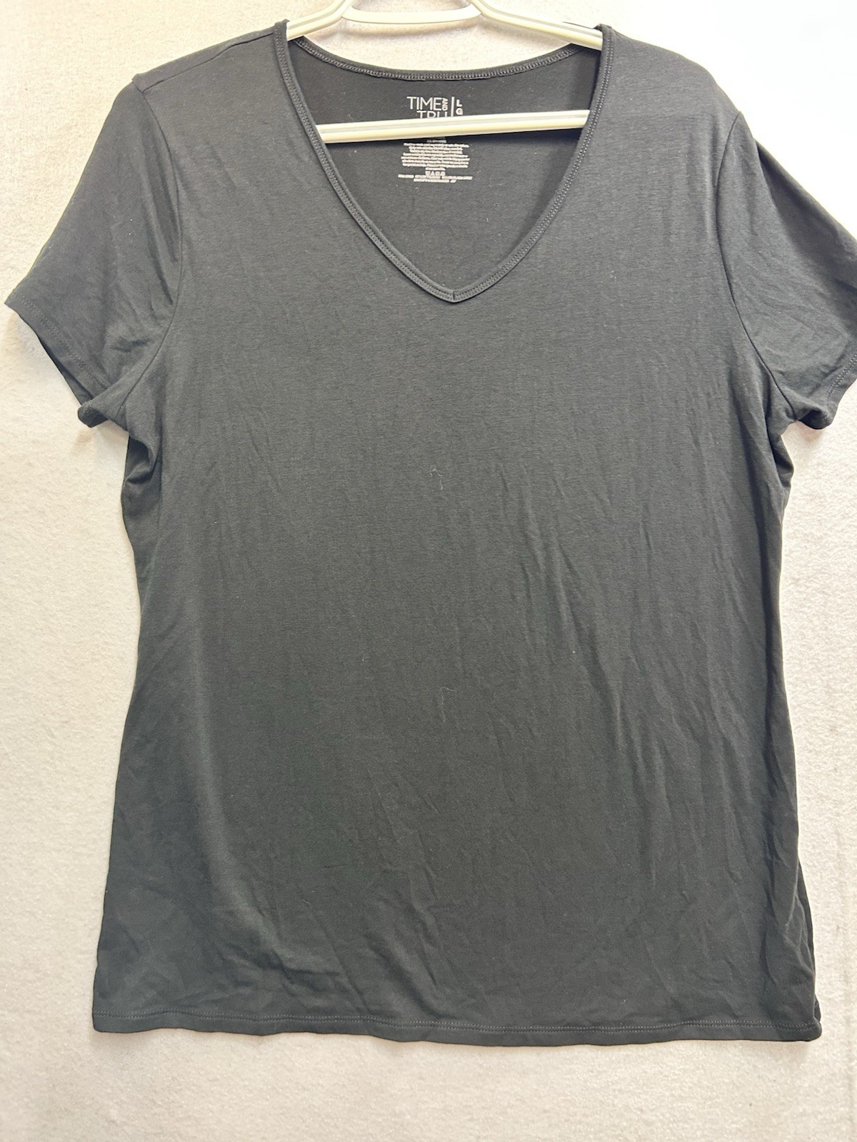 Time and Tru Women’s Size Large V-Neck T-Shirt