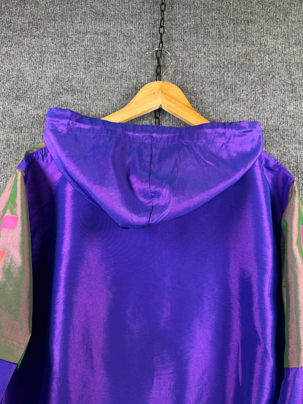 Surf Style Interplanetary Body Gear Windbreaker Small Iridescent Retro Pullover