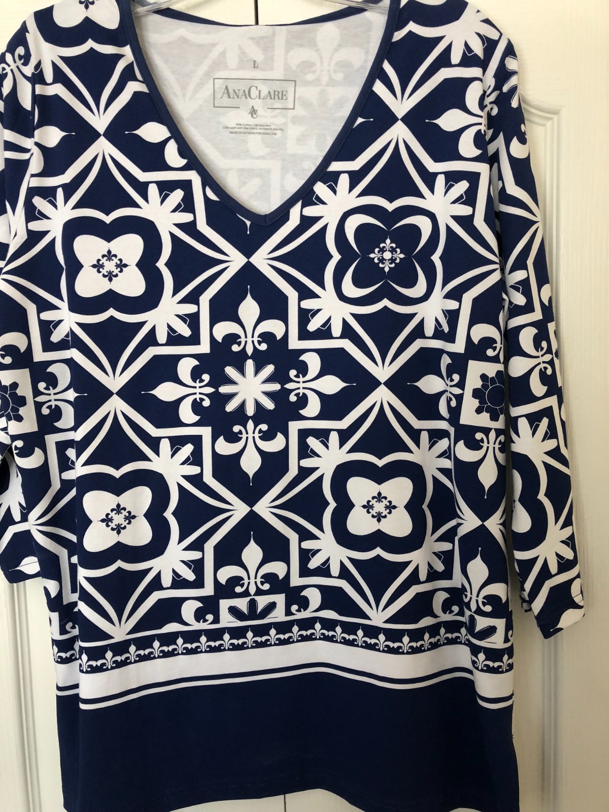 Ana Clare Woman’s Navy White Top Size Large NWT