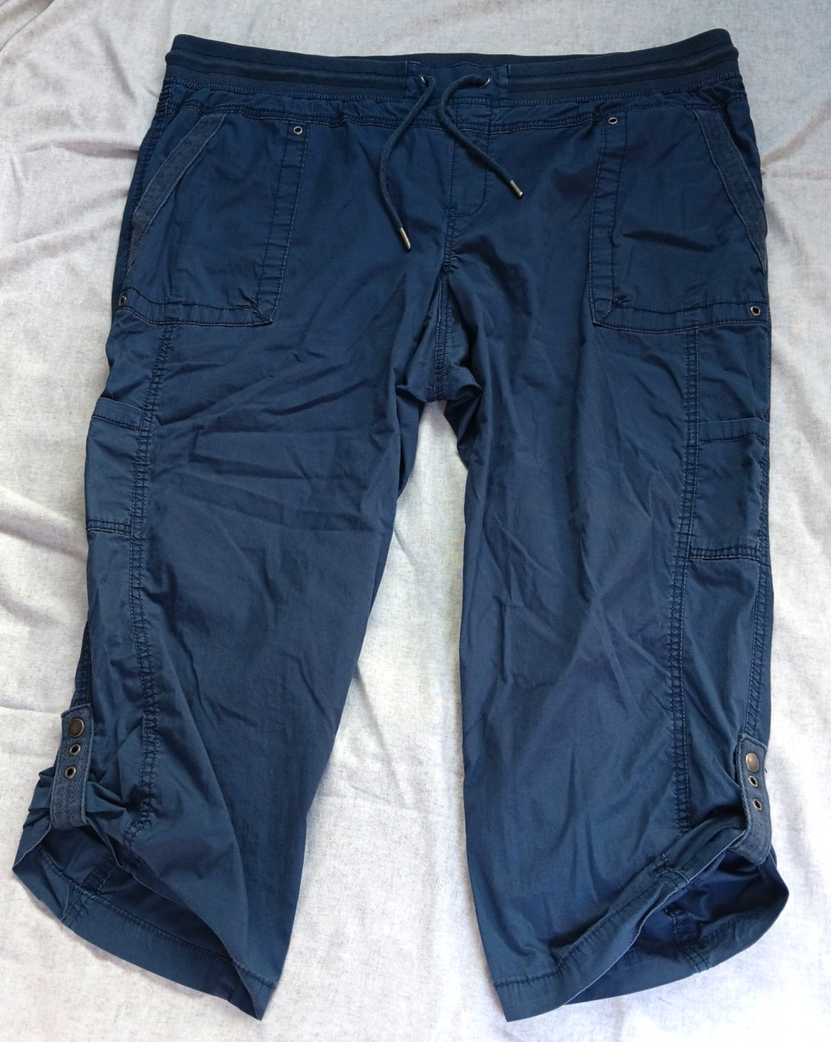 Natural Reflections Blue Capri Cargo Pants Womens size 20 W, Bass Pro Shops