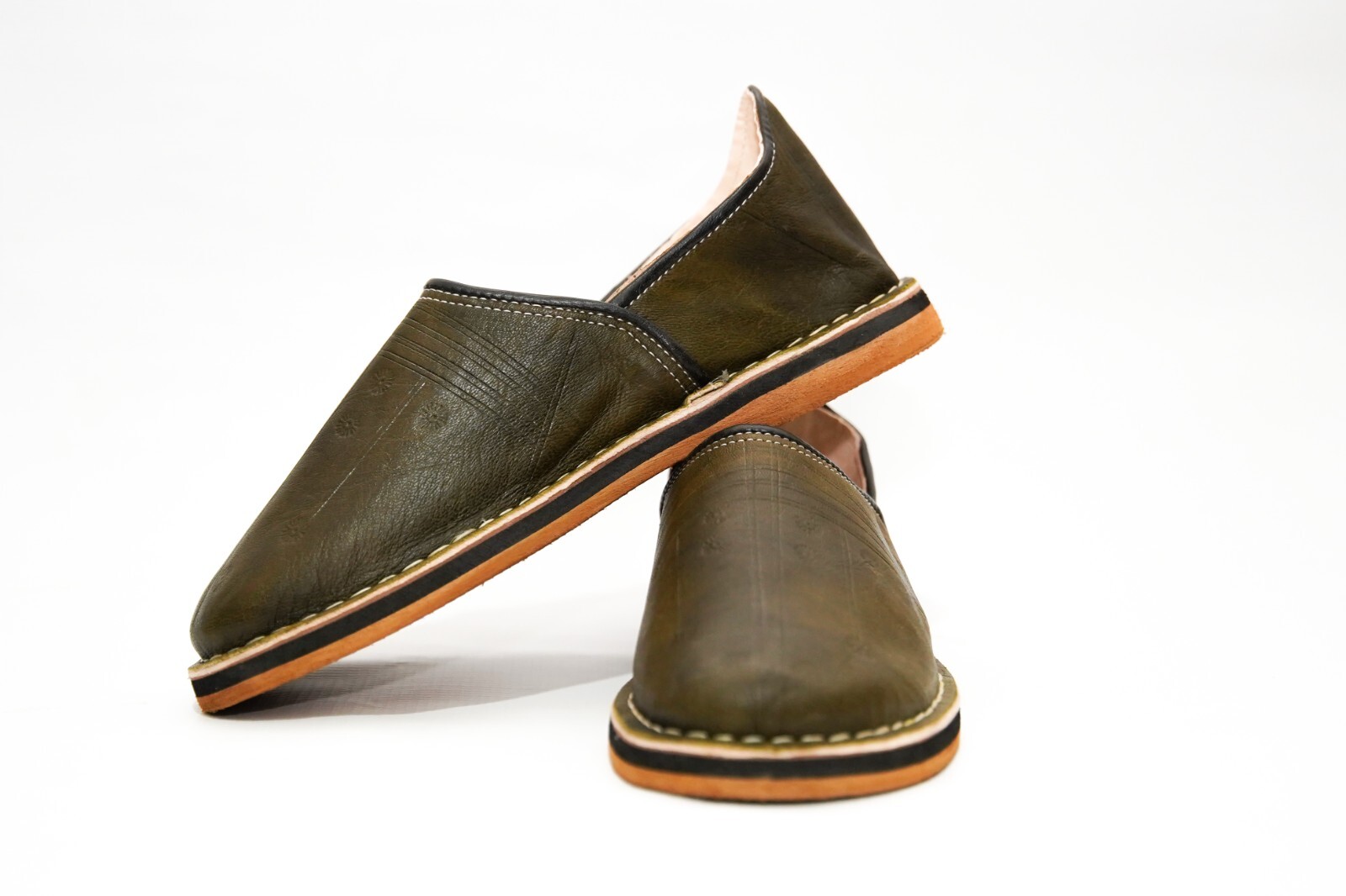 Handmade Moroccan Babouche Slippers for Men – Olive Green Leather – Organic Shee
