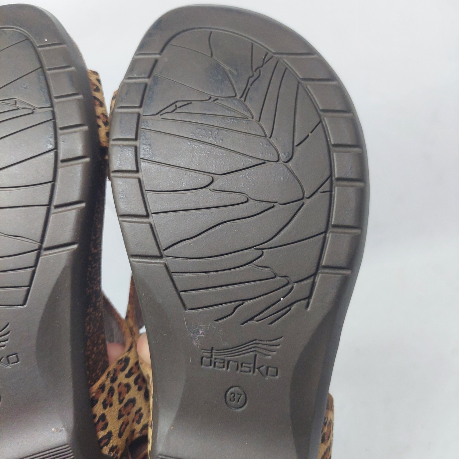 Dansko Reece Sandals Animal Print Leather Thong Slide Womens Size EU 37 US 6.5-7