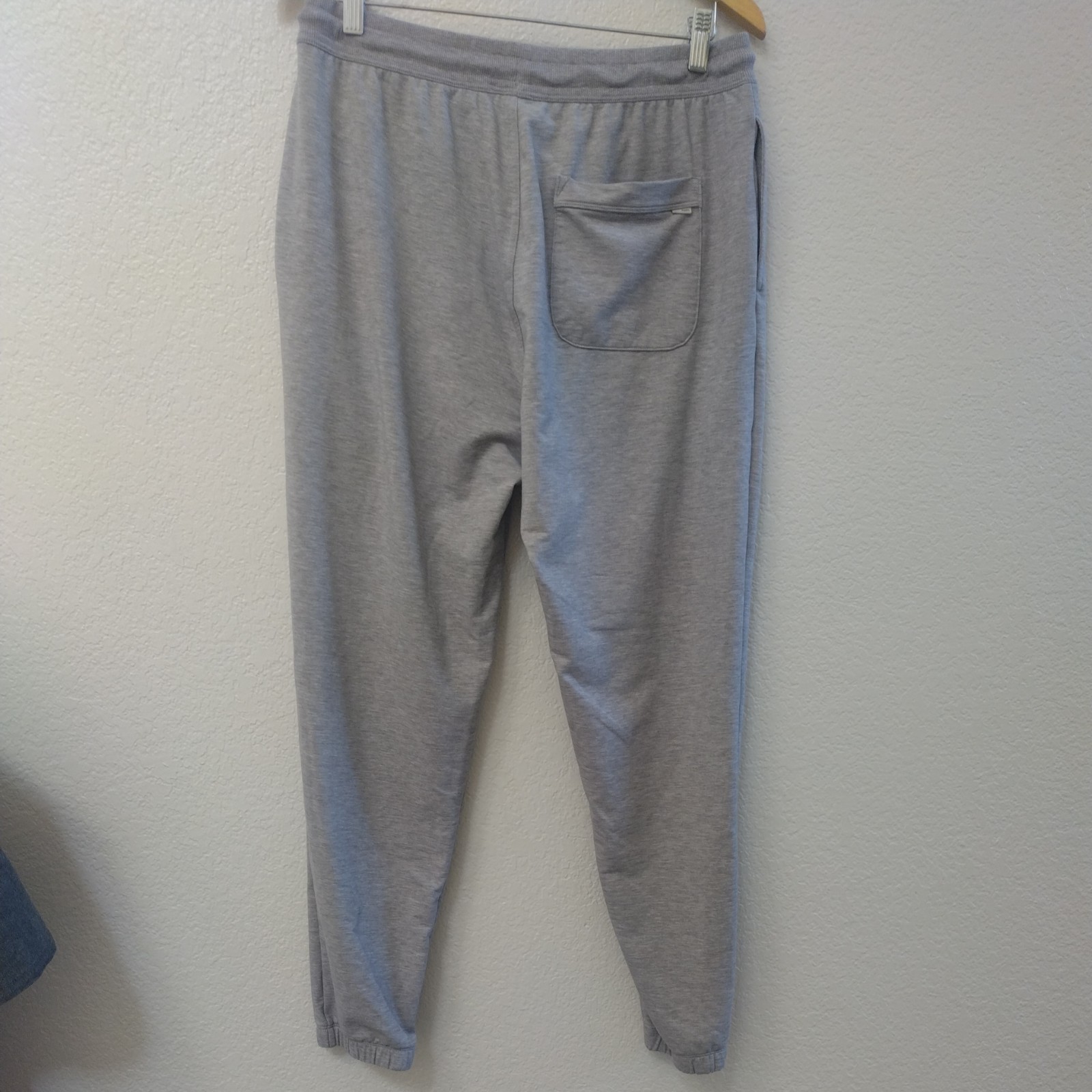 Vuori Performance Jogger L Grey Mens Sweatpants Drawstring Pockets Elastic Cuff