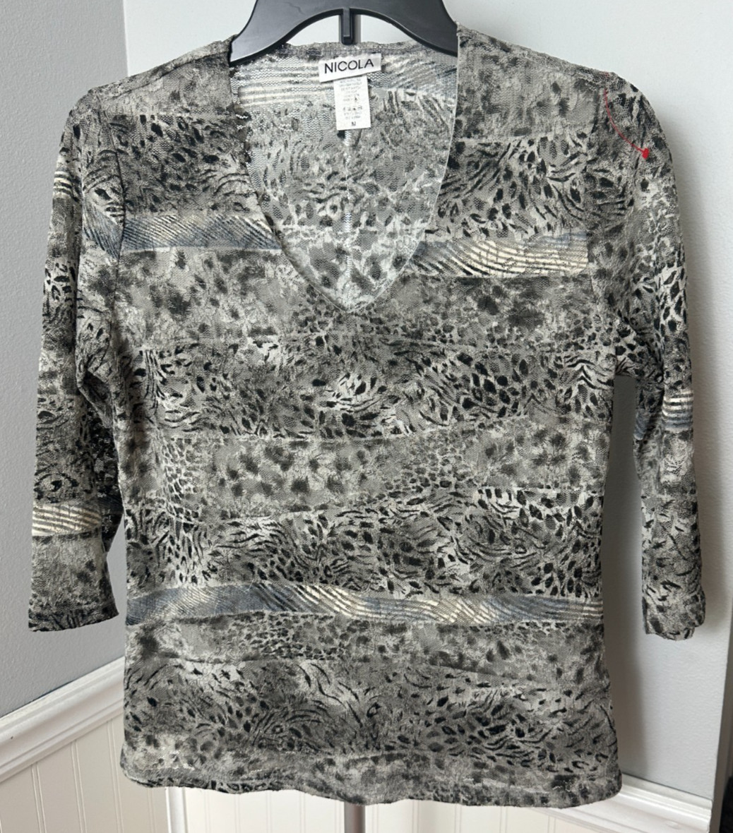 NICOLA BLACK & WHITE GRAY BLOUSE TOP SHIRT SIZE M MEDIUM ANIMAL PRINT