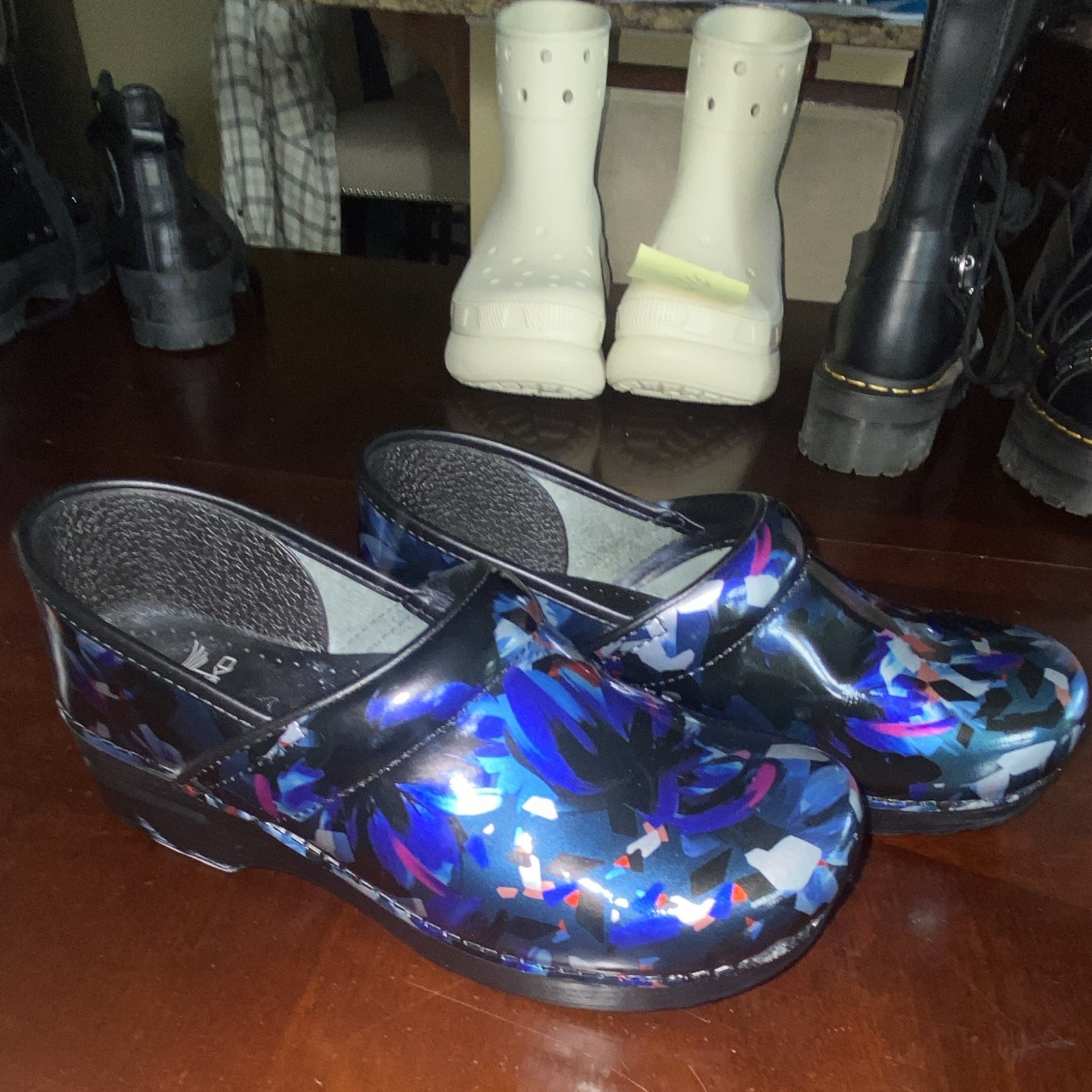 Dansko Professional Women’s Floral Multicolor/Black Patent Leather Clogs Sz 7.5
