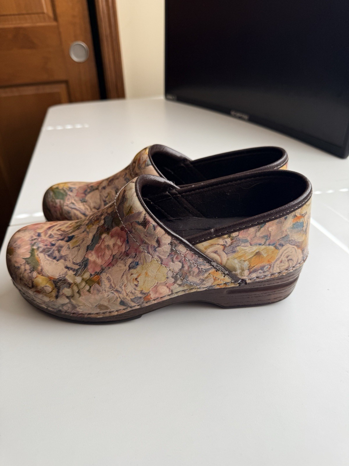Dansko Professional Floral Leather Clogs Slip-On Slip Resistant EU 40 US 9.5