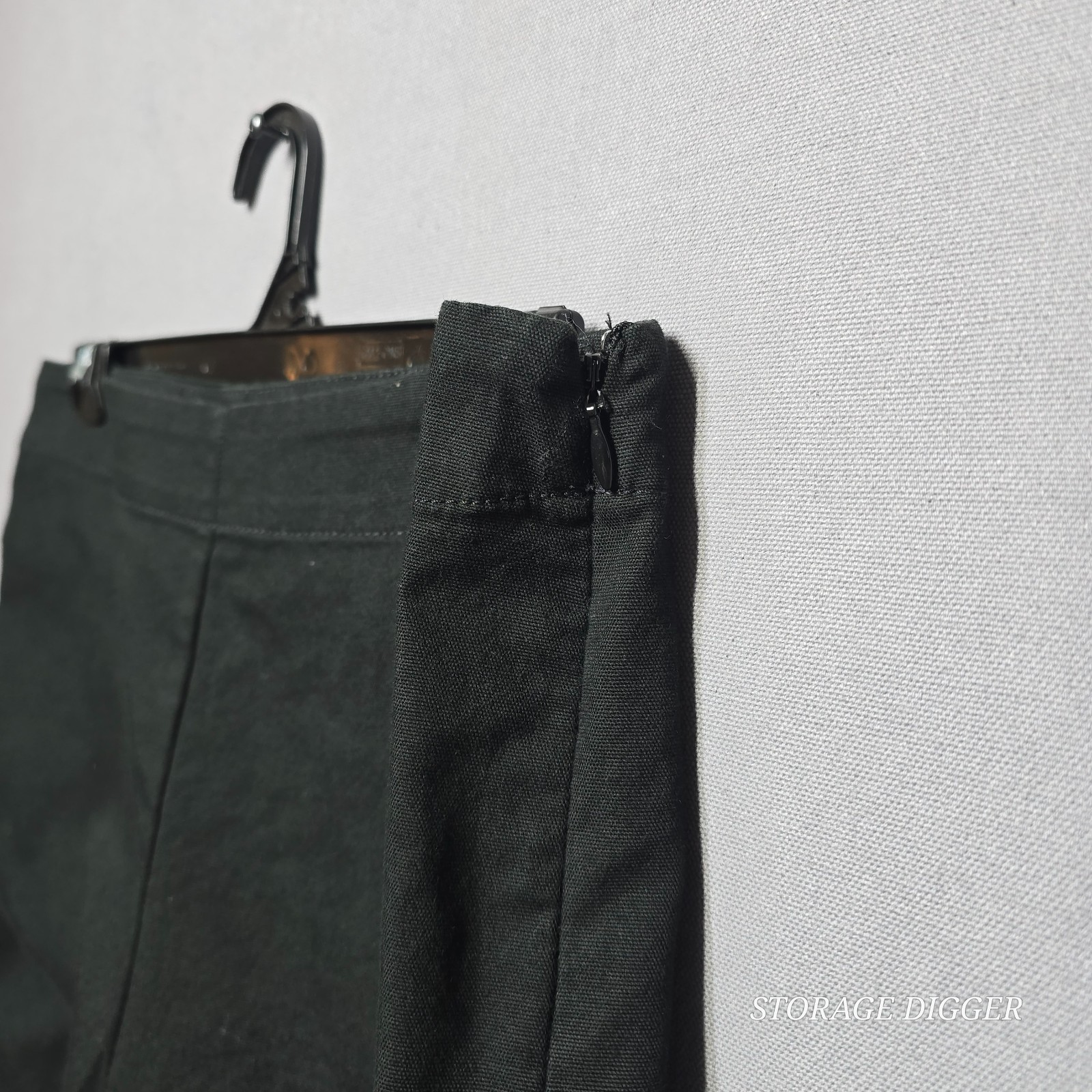 Talbots Women’s Black Classic Side Zip Straight Leg Mid Rise Pants Size 6