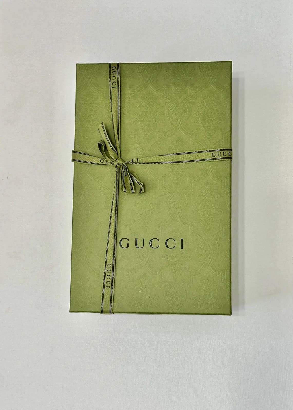 Gucci Doraemon White Low Top Lace-Up Sneakers Green/Red Striped