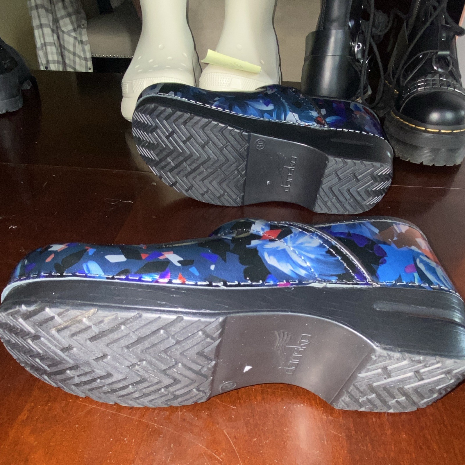 Dansko Professional Women’s Floral Multicolor/Black Patent Leather Clogs Sz 7.5