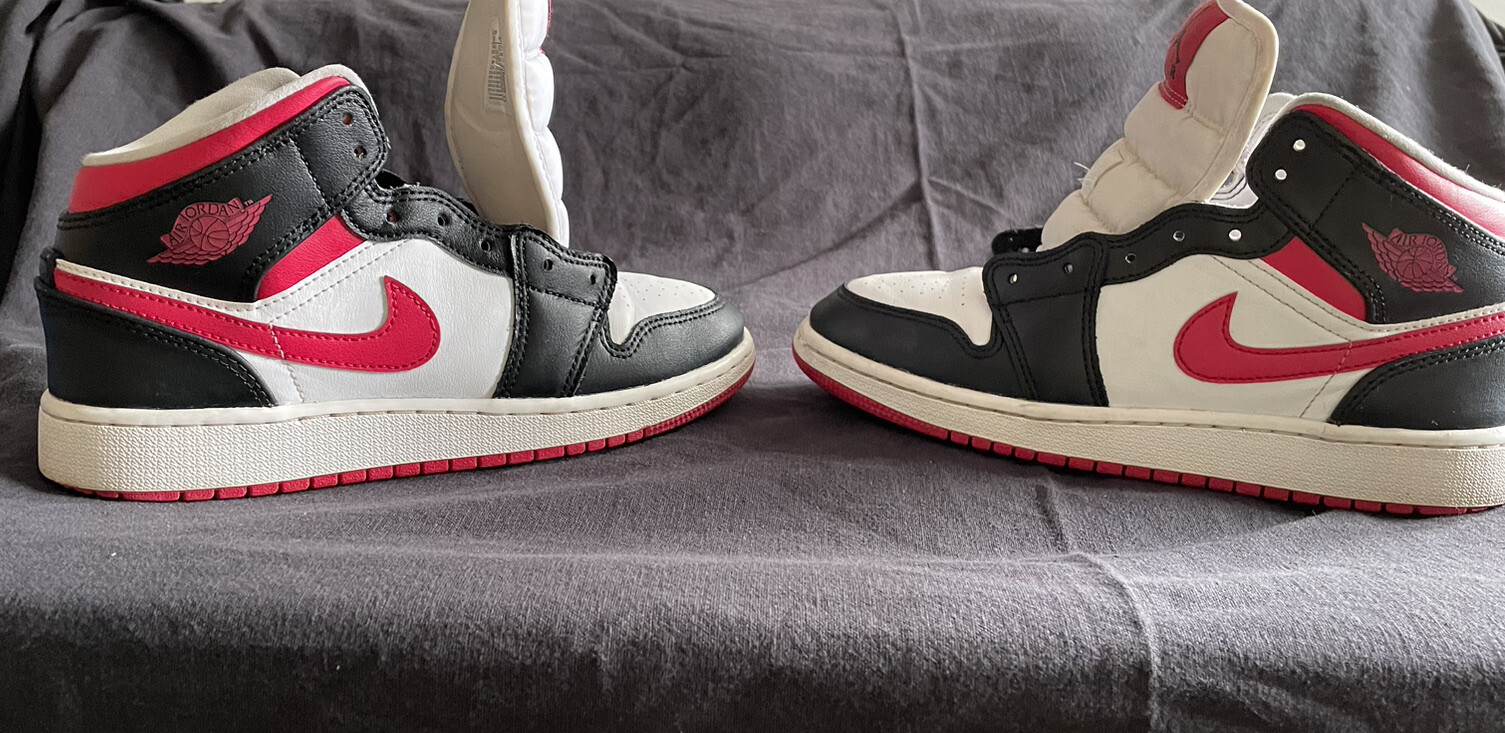 Size 5 Air Jordan 1 MID (GS) BLACK VERY BERRY WHITE PRE-OWNED Red