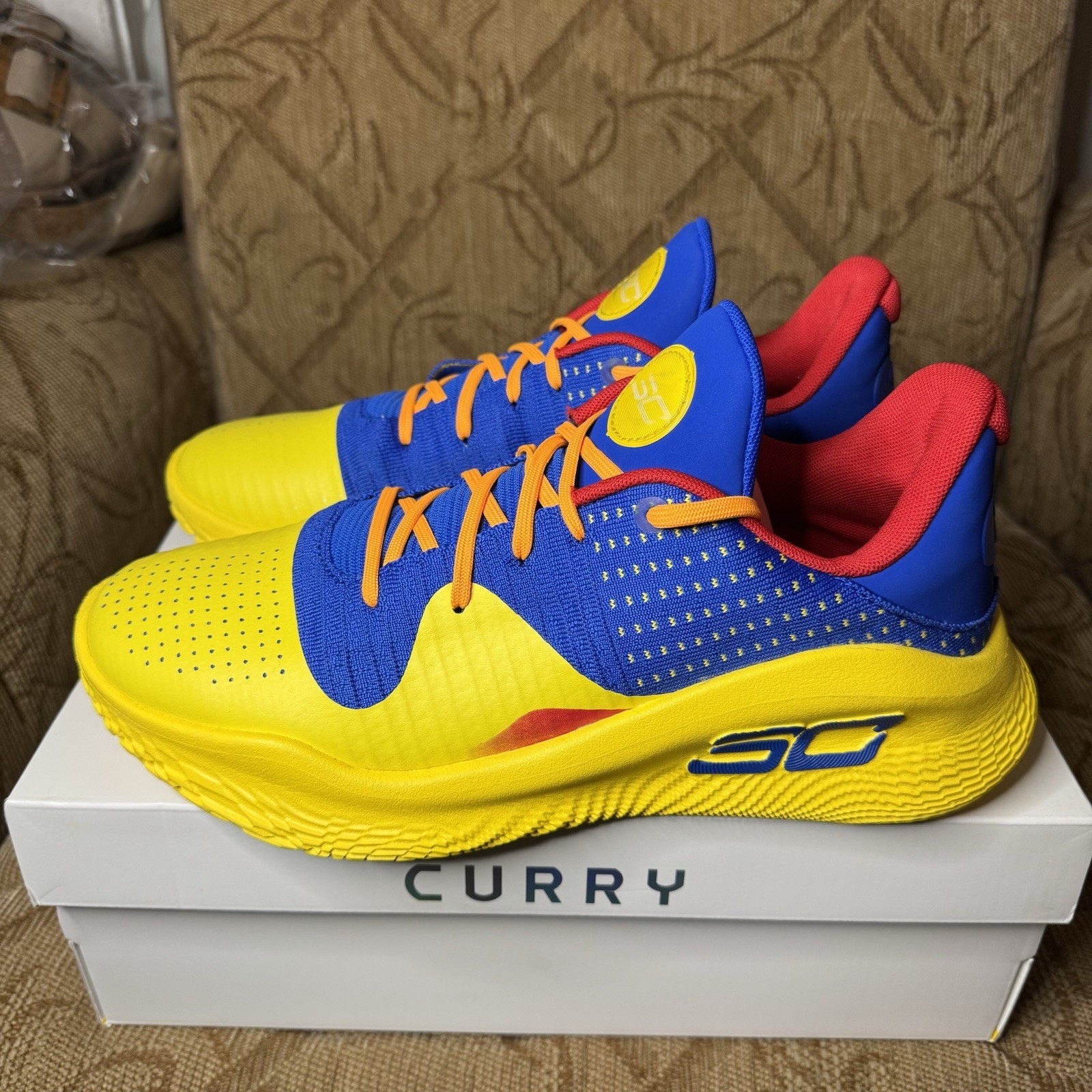 UNDER ARMOUR MENS CURRY 4 LOW FLOTRO BASKET BALL #3026620 400 W Extra Blue Laces
