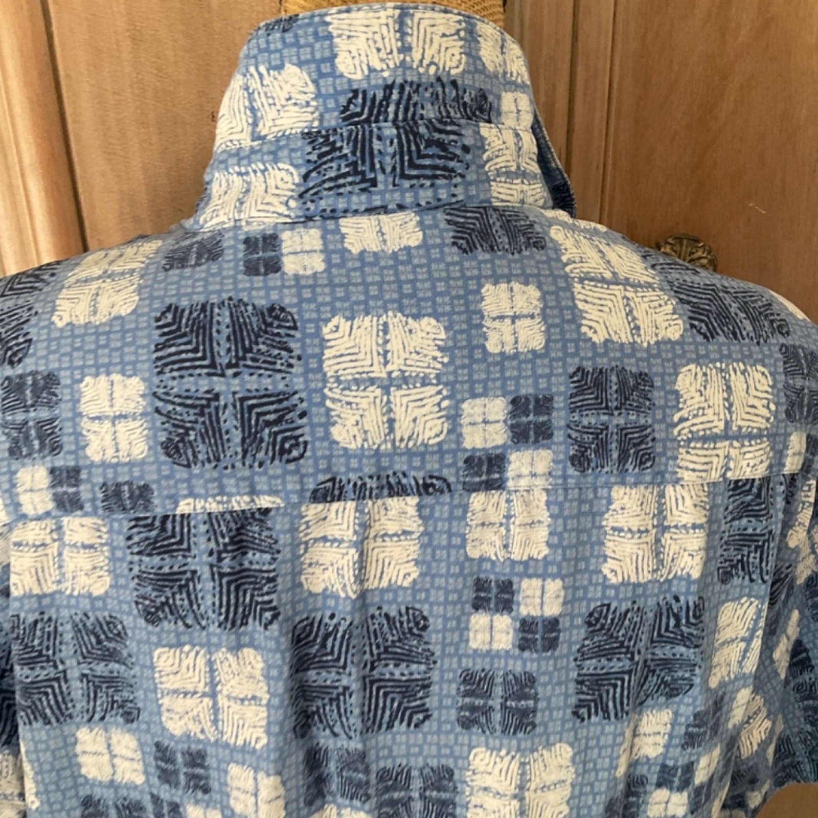 Nat Nast Button Blue 70% Silk‎ 30%Cotton Camp Shirt Sz L Hawaiian geometric