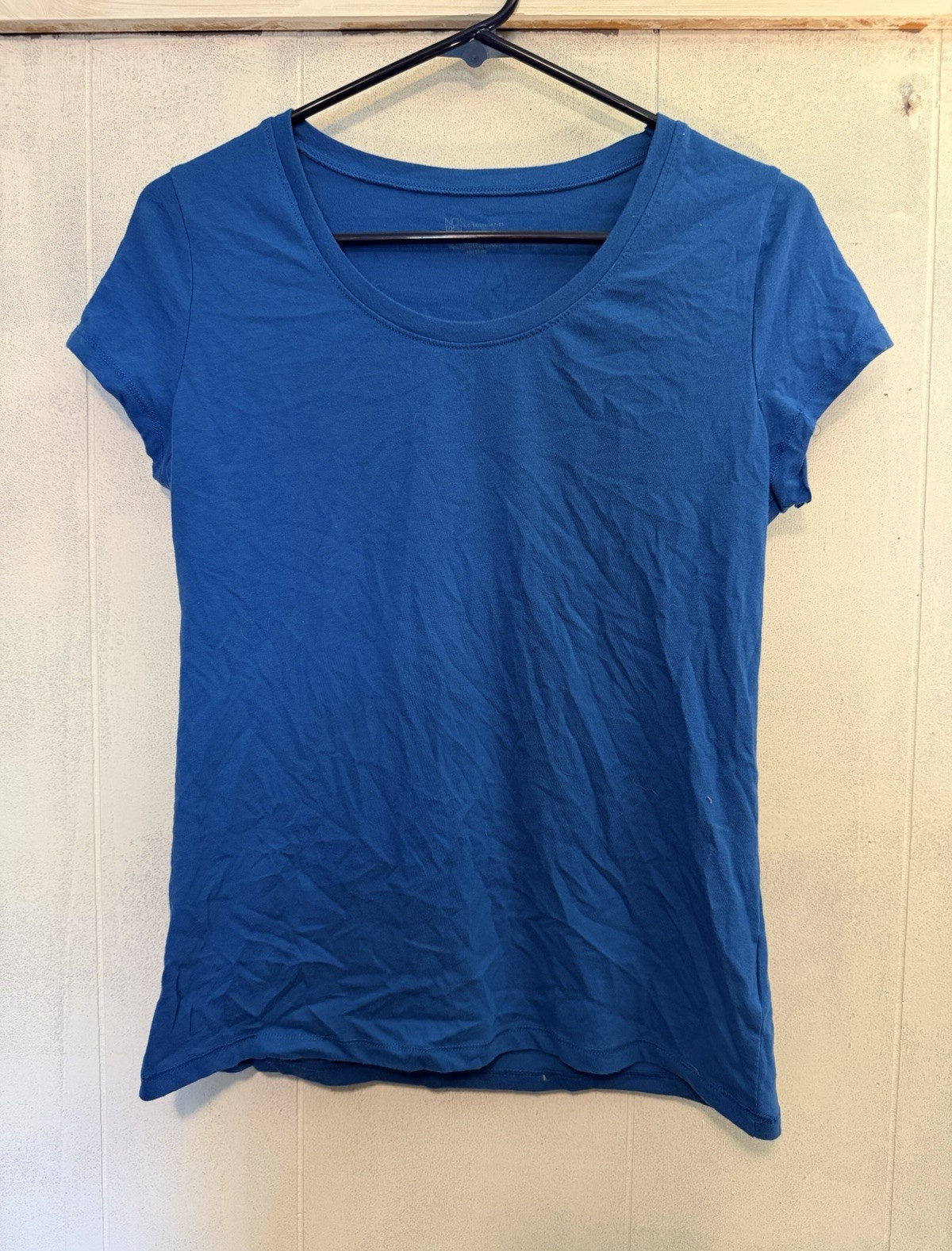 No Boundaries Women’s Blue Solid Scoop Neck Short Sleeve Knit T-Shirt, Size M