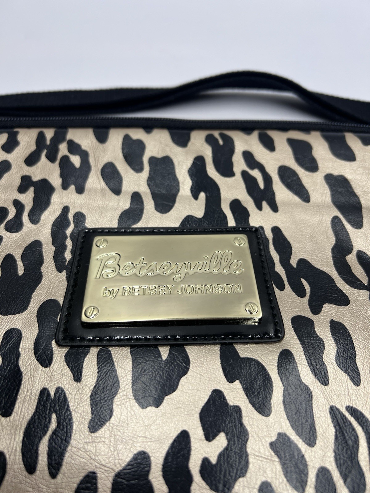 Betseyville Betsey Johnson Leopard Cheetah Animal Print Laptop Bag Case