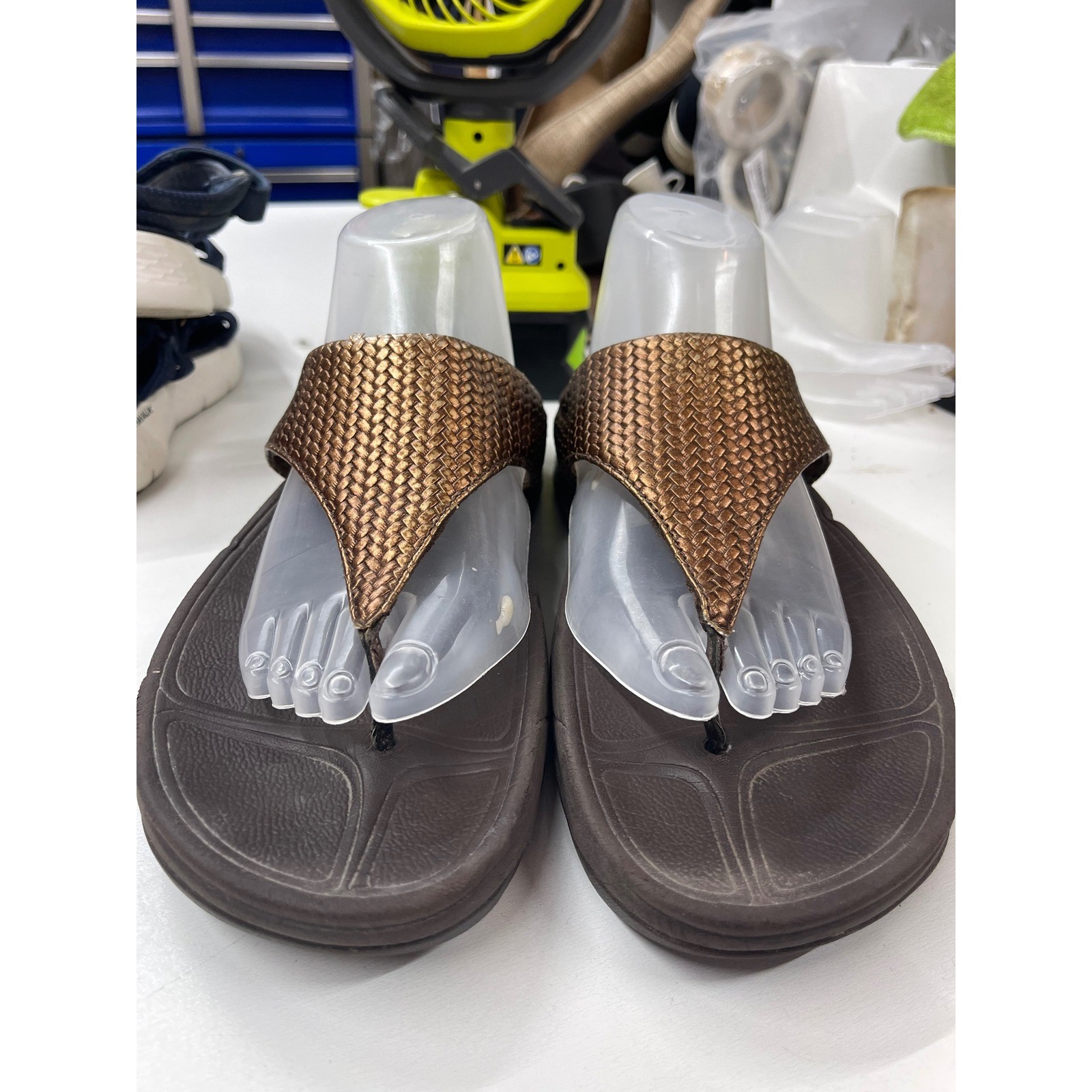 FitFlop Lulu Bronze Woven Microwobbleboard Thong Sandals Womens 11