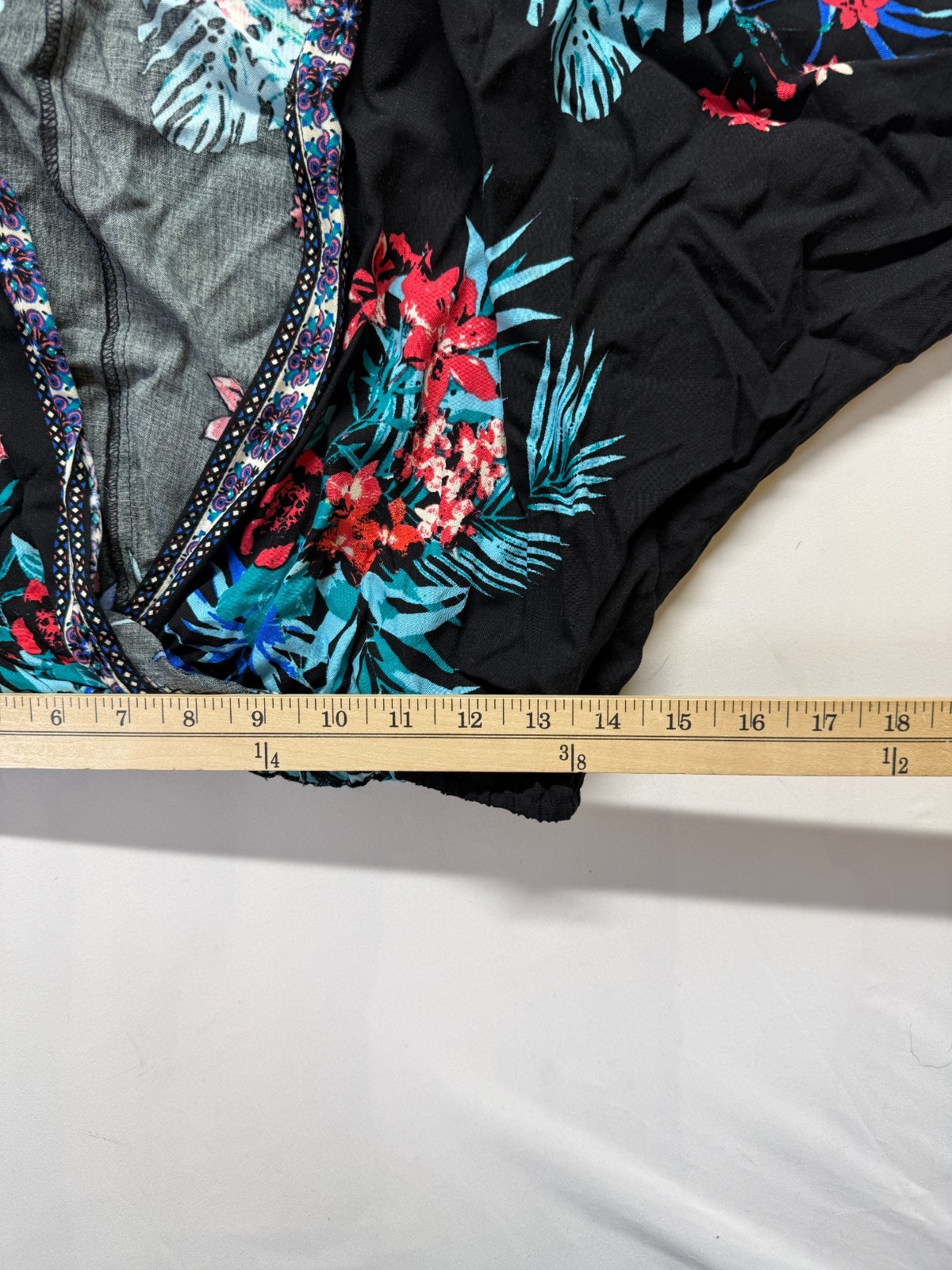Flying Tomato Cropped Blouse Top Womens Small Black Multi Floral Print Rayon