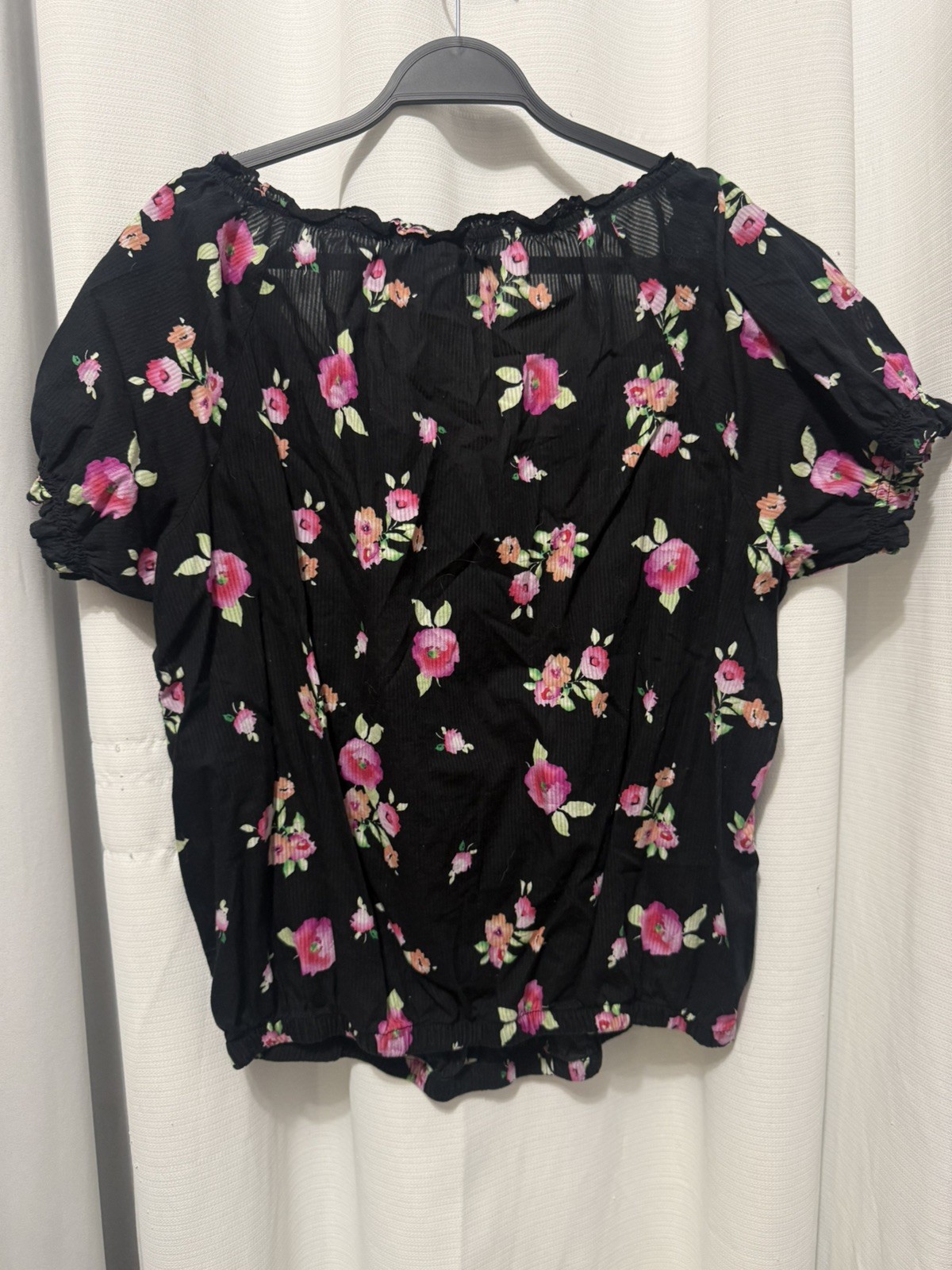 Torrid Blouse Top Plus Size 1 Black Pink Floral Pleated Cap Sleeve Scoop Neck