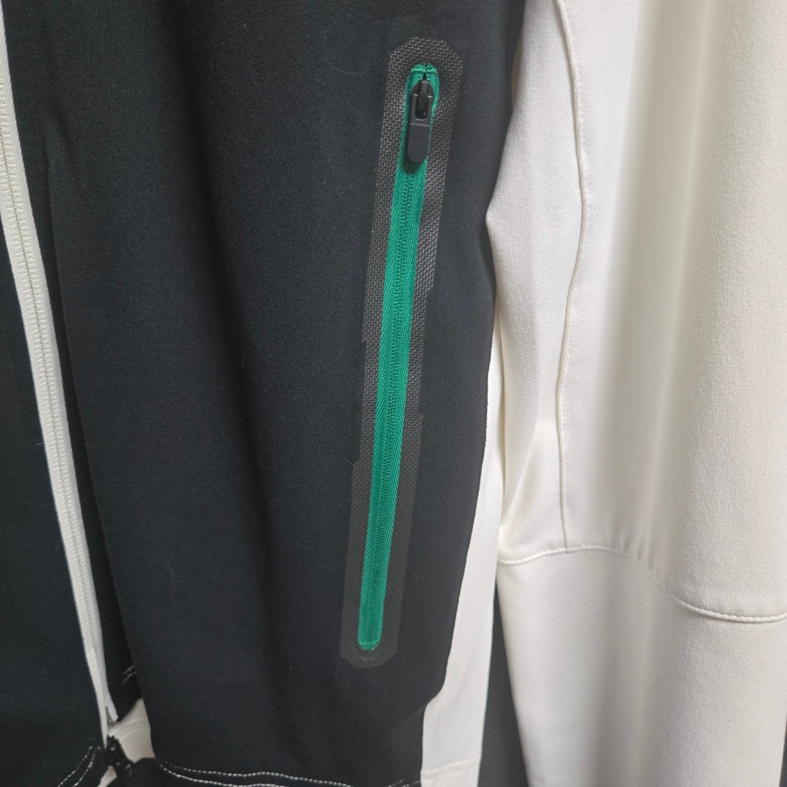 UFC Reebok Full Zip Training Jacket Black White Green Delta Logo. Size Small
