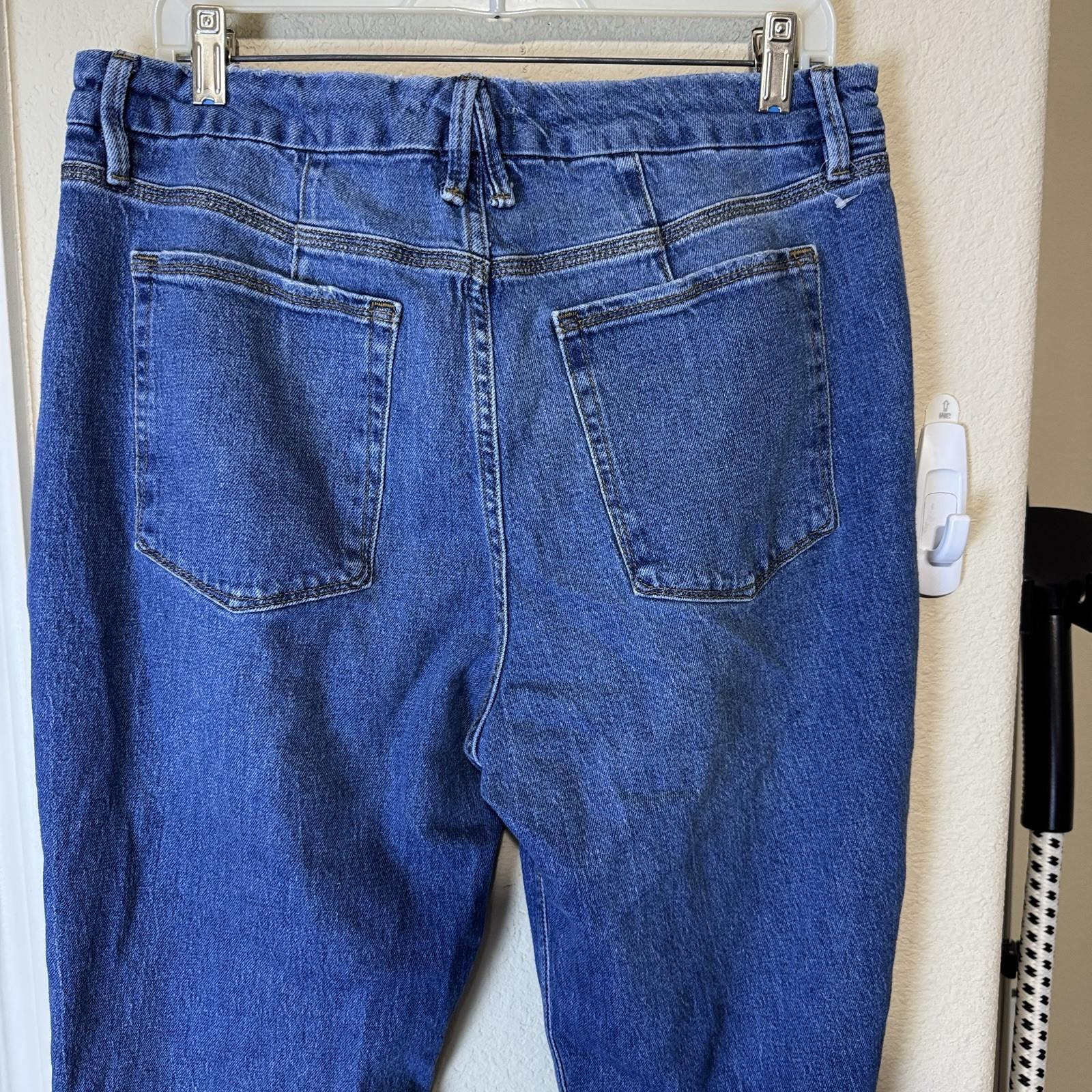 Good American 90’s Icon Straight Jeans Women’s size 14/32 ripped knees