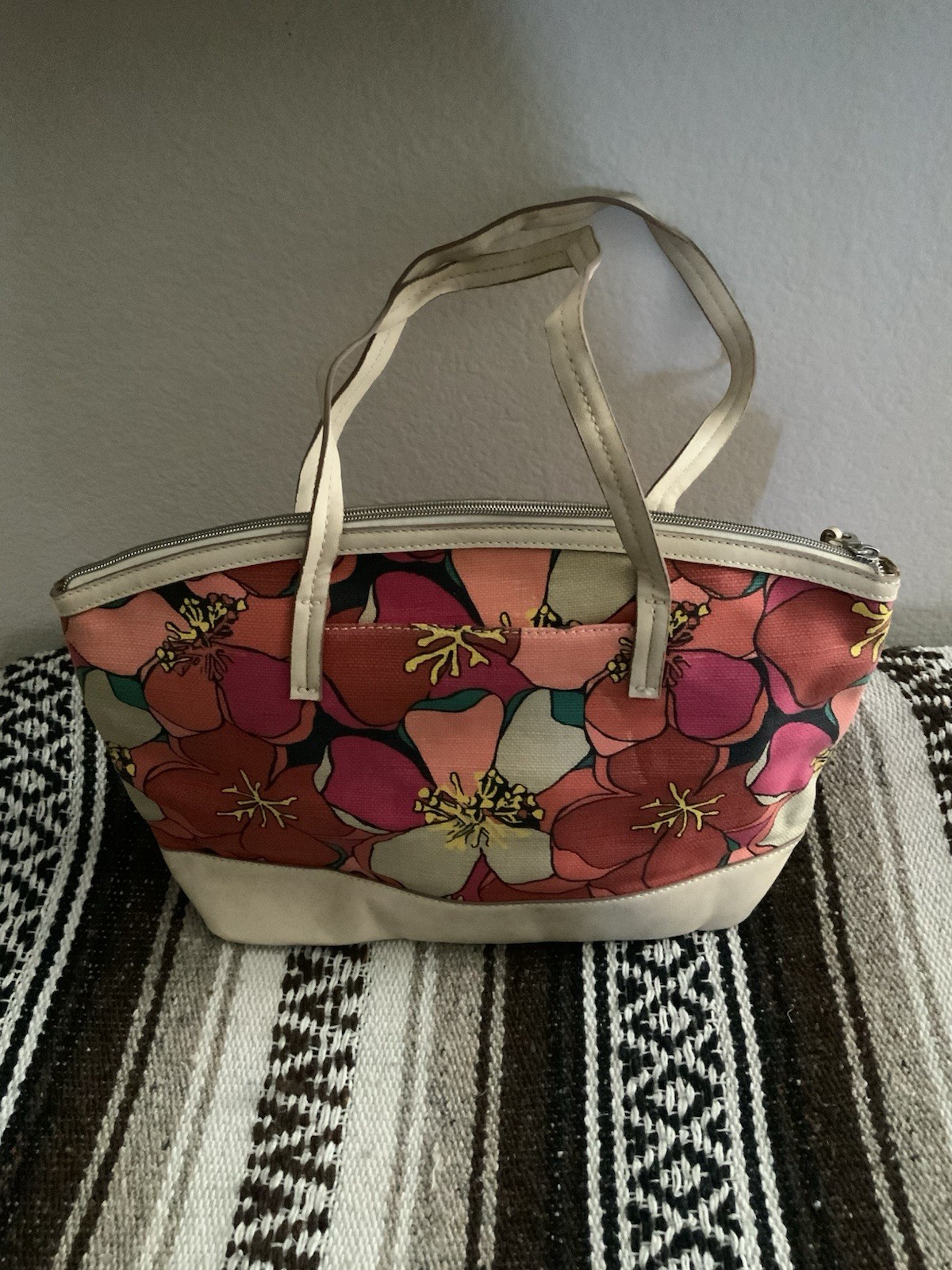 Relic Women’s Multicolor Floral Tote Bag Zip Closure Double Beige Handles Silver