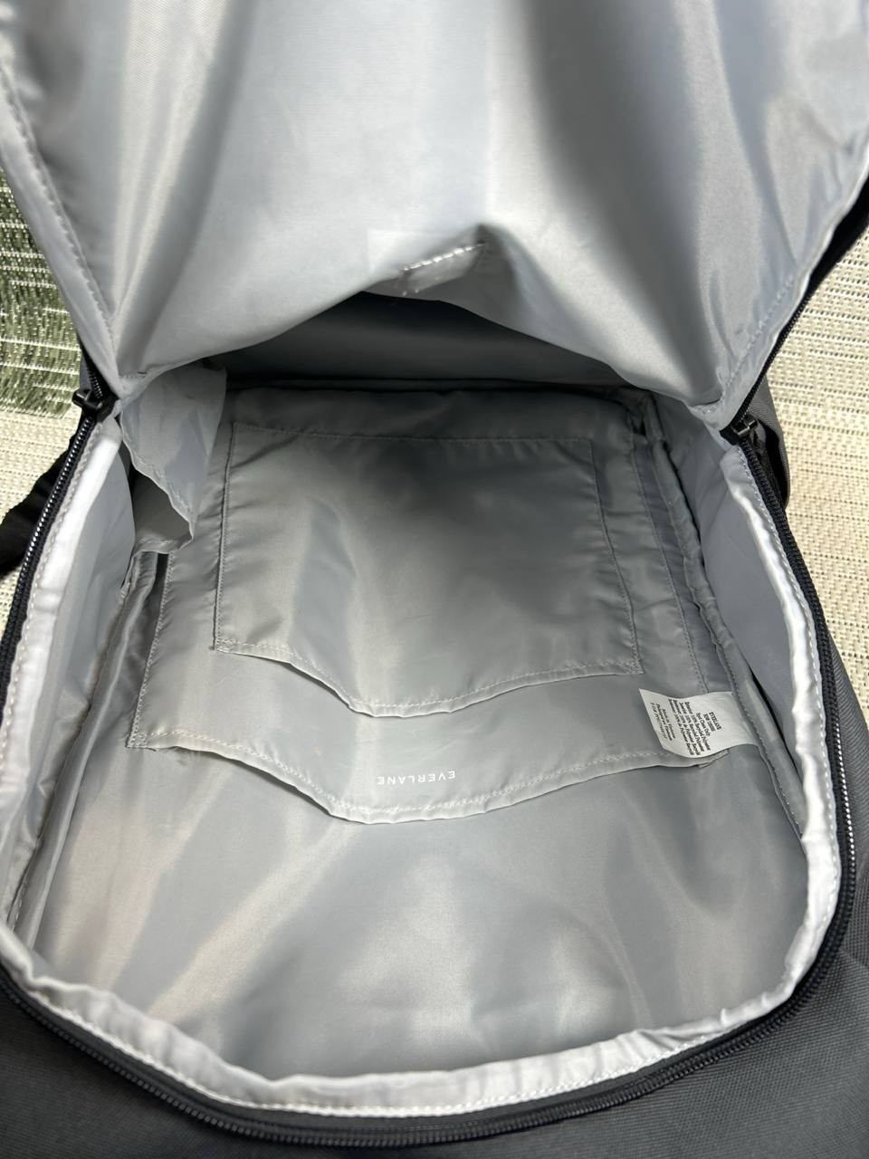 Everlane Backpack The ReNew Transit Charcoal Laptop Sleeve Adjustable Shoulder