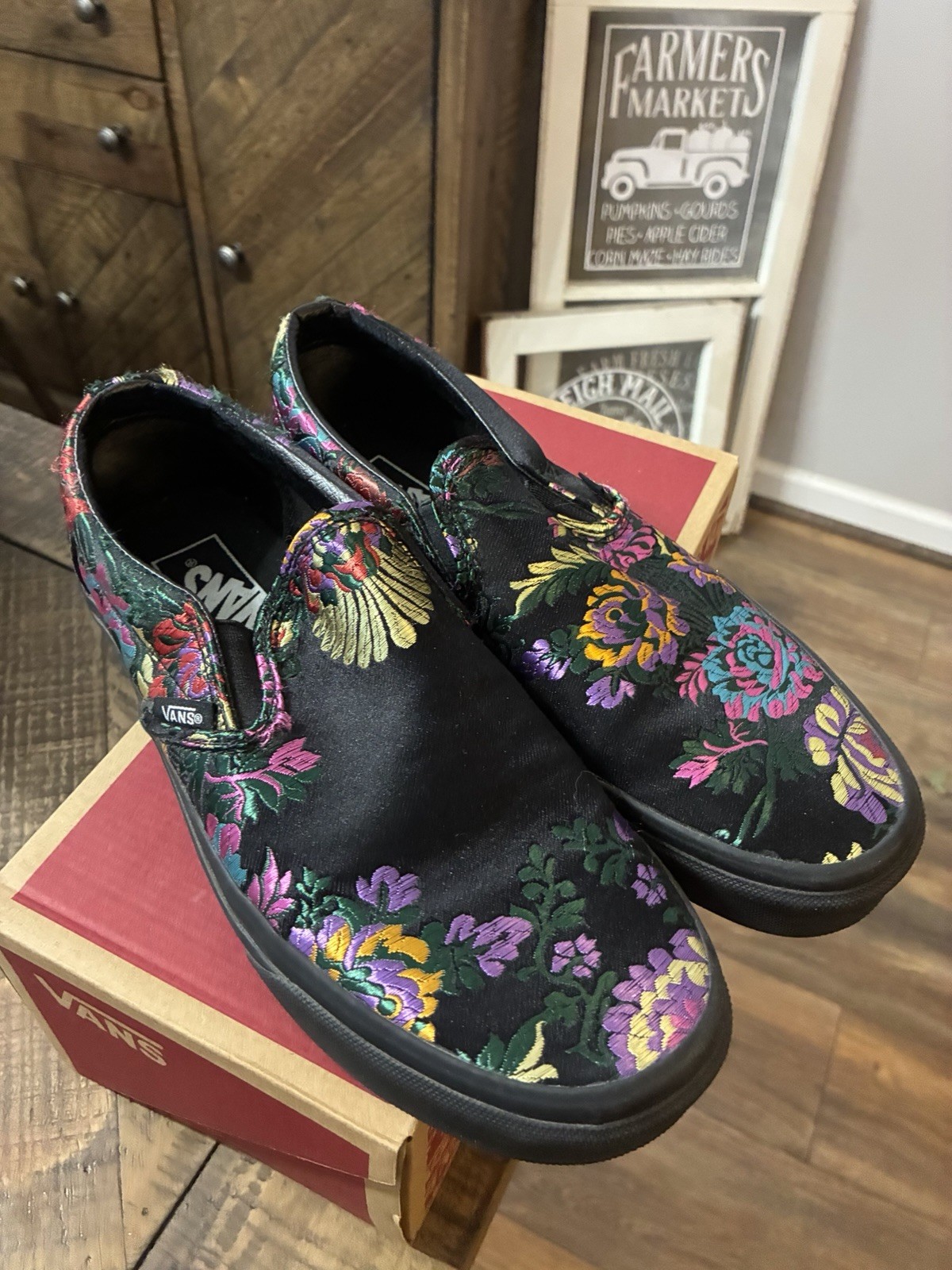 VANS Classic Slip-On Men’s Black Multicolor Floral Print Low Top Sneakers