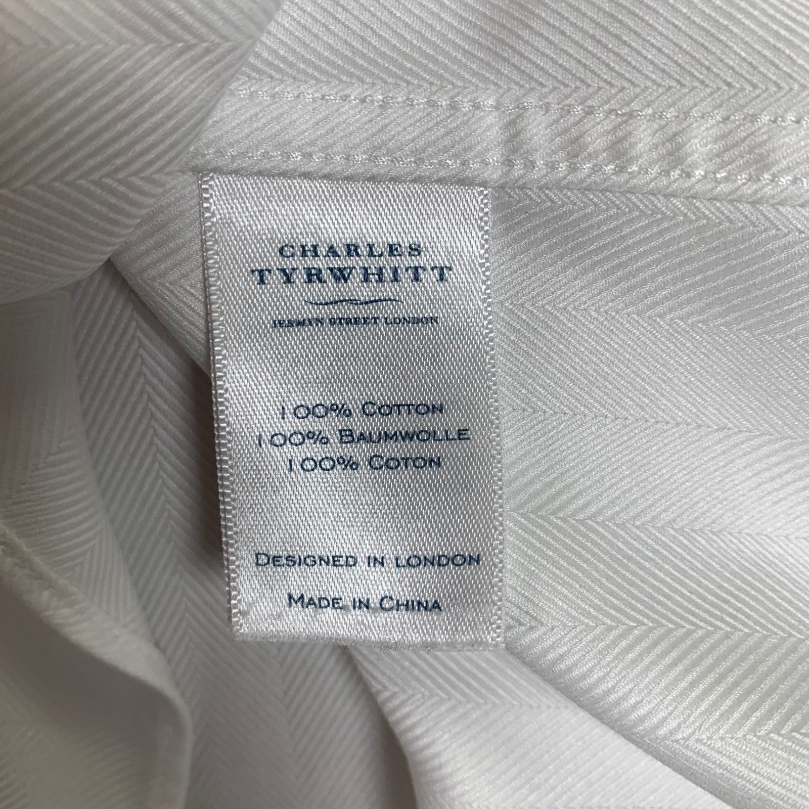 Charles Tyrwhitt Dress Shirt Mens 19/37 White Herringbone Classic Fit Non-Iron