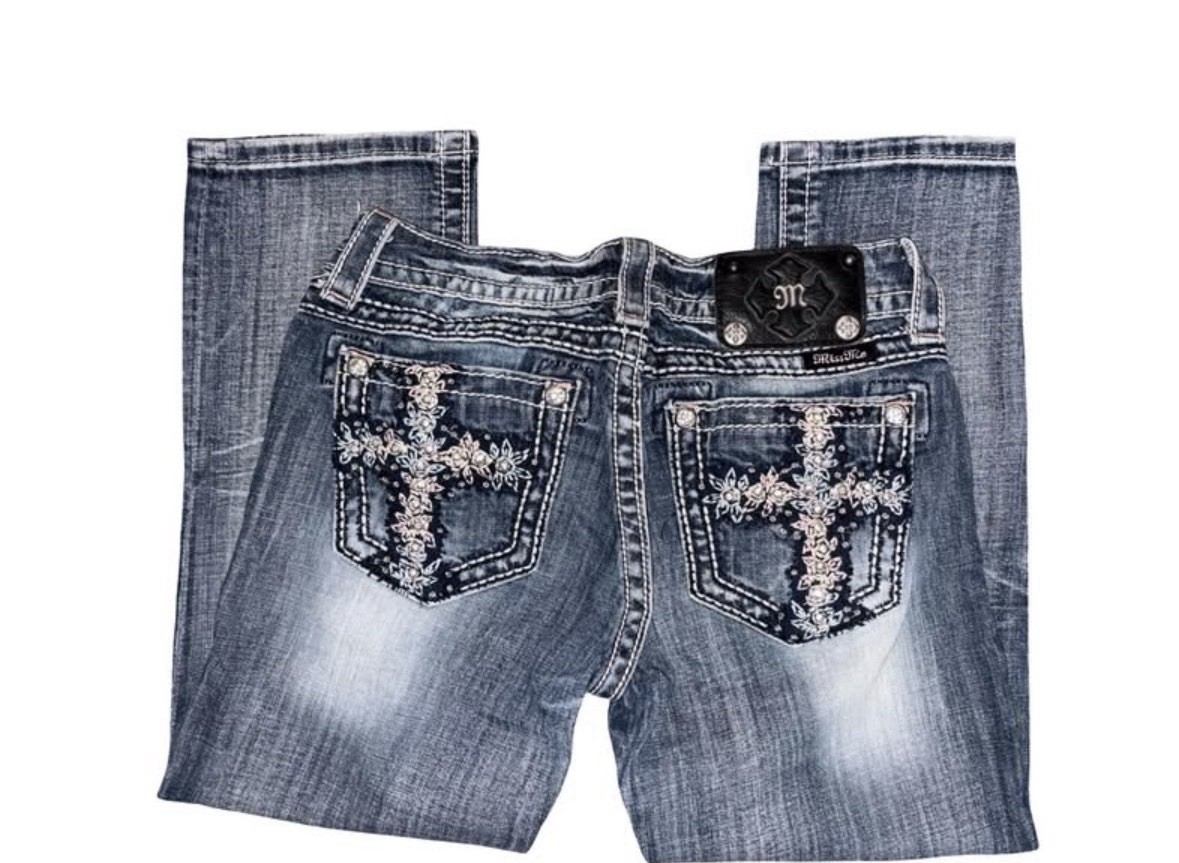 Miss Me Women’s Medium Wash Cuffed Capri Jeans Y2K Embroidered Cross Bedazzled