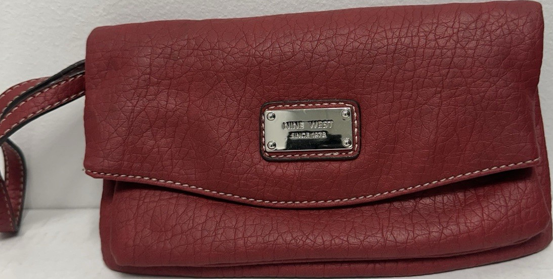 Nine West Red Pebbled Wristlet Clutch Logo Plaque Magnetic Zip Closure